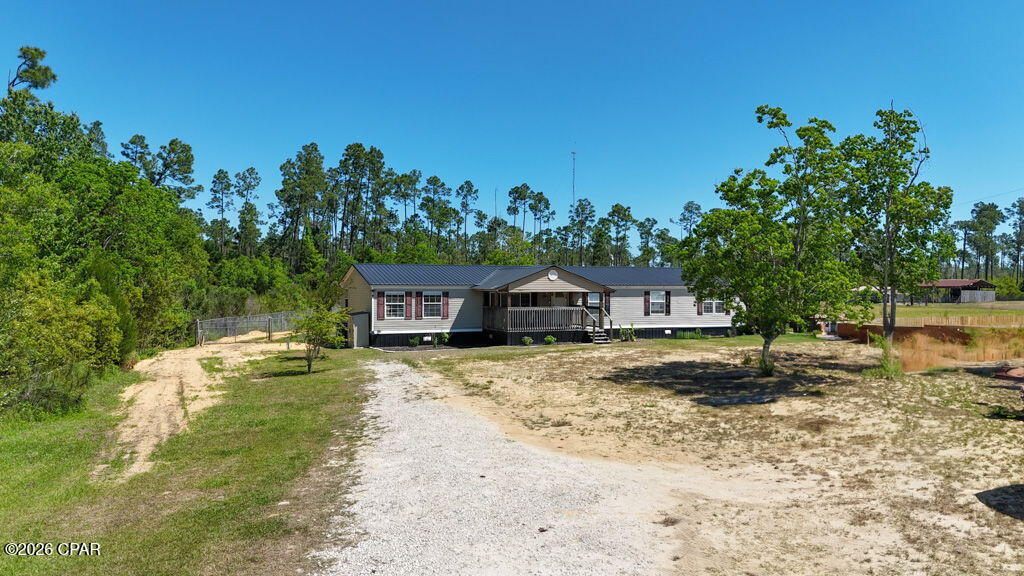 Listing photo id 34 for 530 Elm Way 