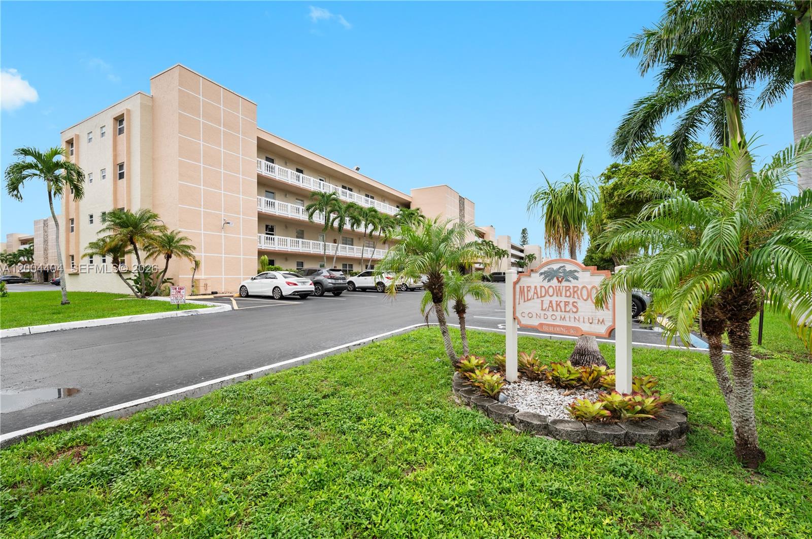 Homes for sale in Dania Beach, FL | 424 10th St, Dania Beach, FL 33004 | Houzeo