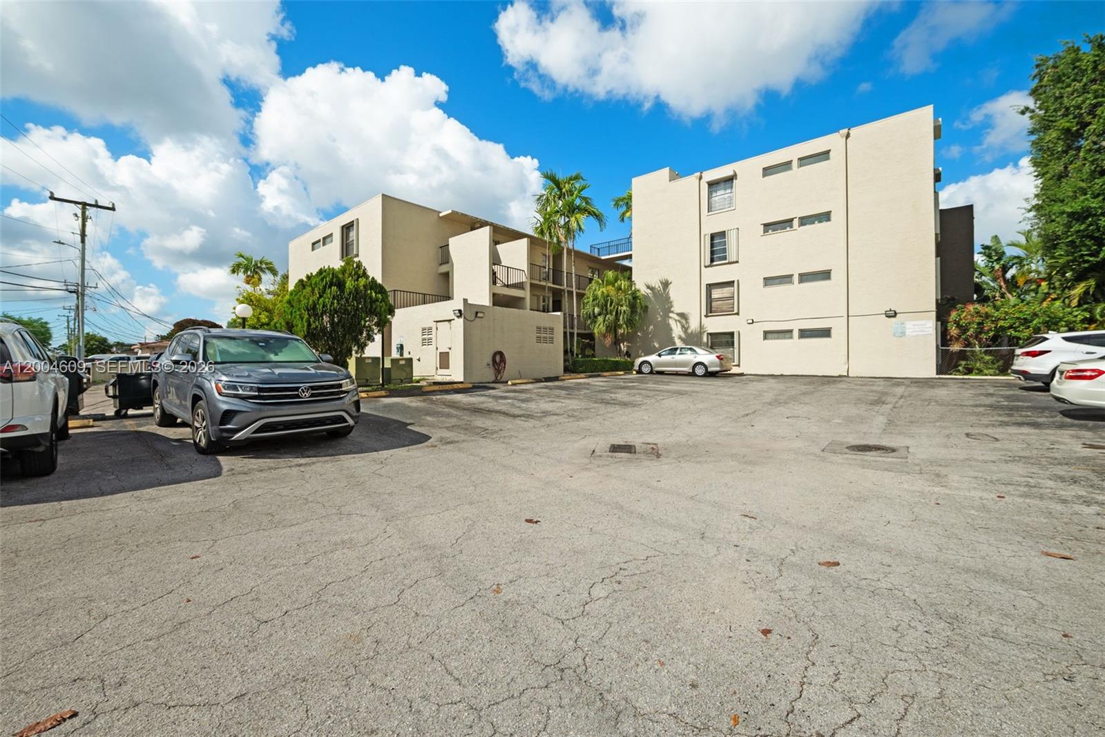 Homes for sale in Miami Springs, FL | 709 Curtiss Pkwy, Miami Springs, FL 33166