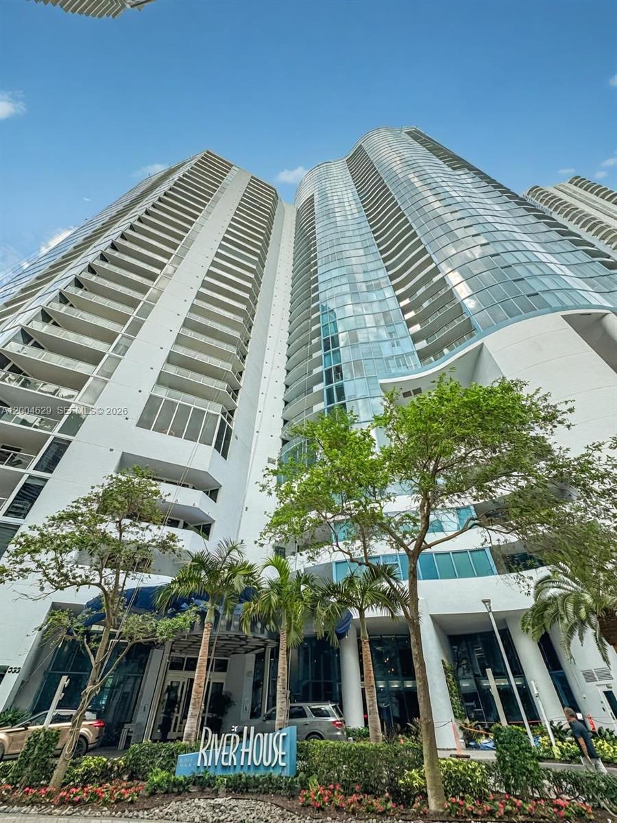 Las Olas River House Cond