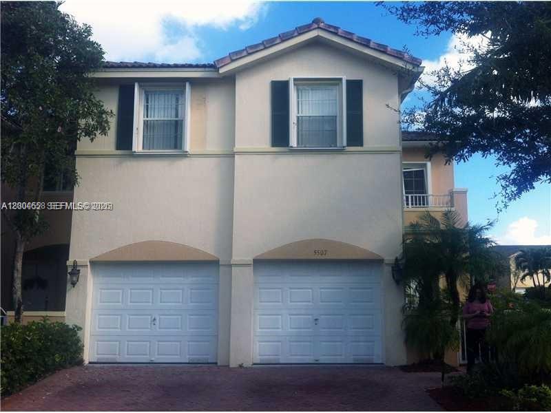 Doral Southeast Patio-Hom