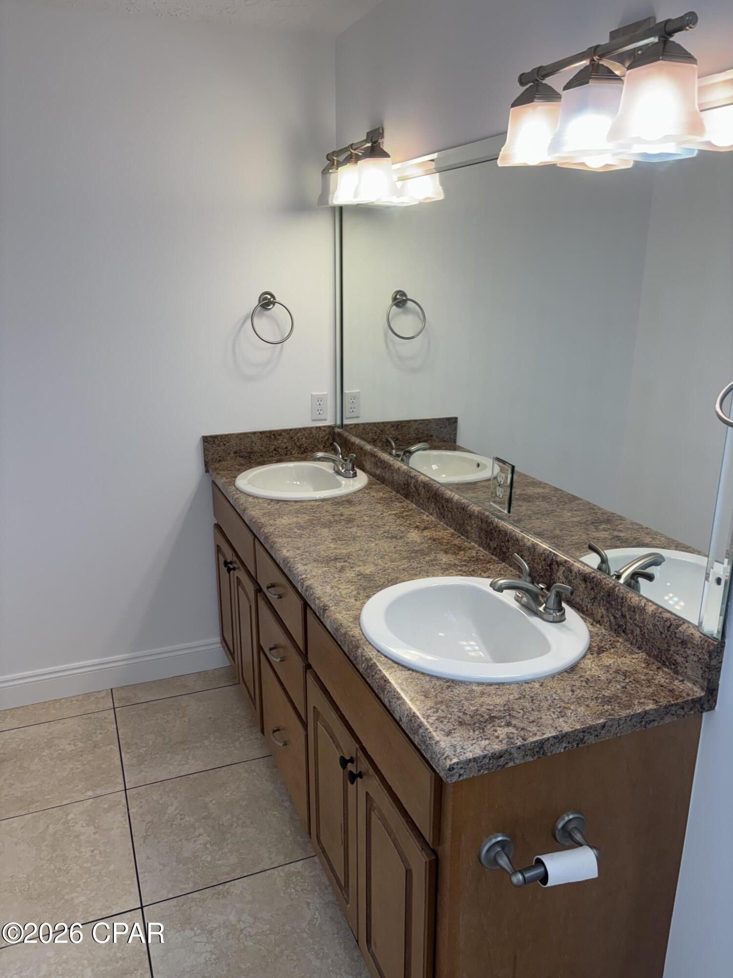 Image 16 For 606 Diamonte Circle