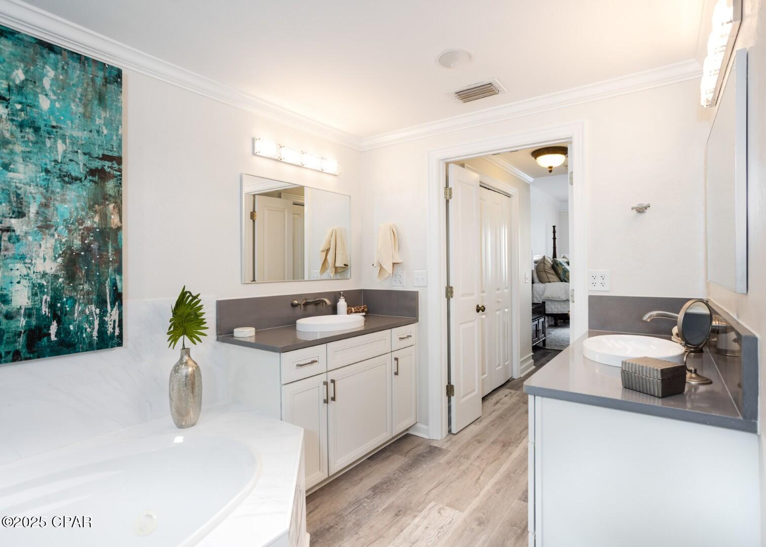 Image 10 For 8601 Surf Drive 6w