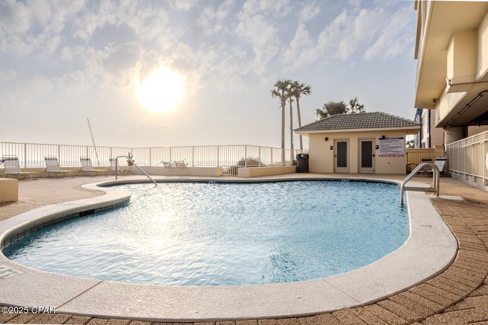 Image 29 For 8601 Surf Drive 6w