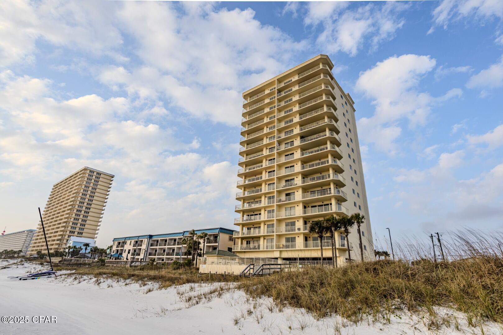 Image 32 For 8601 Surf Drive 6w