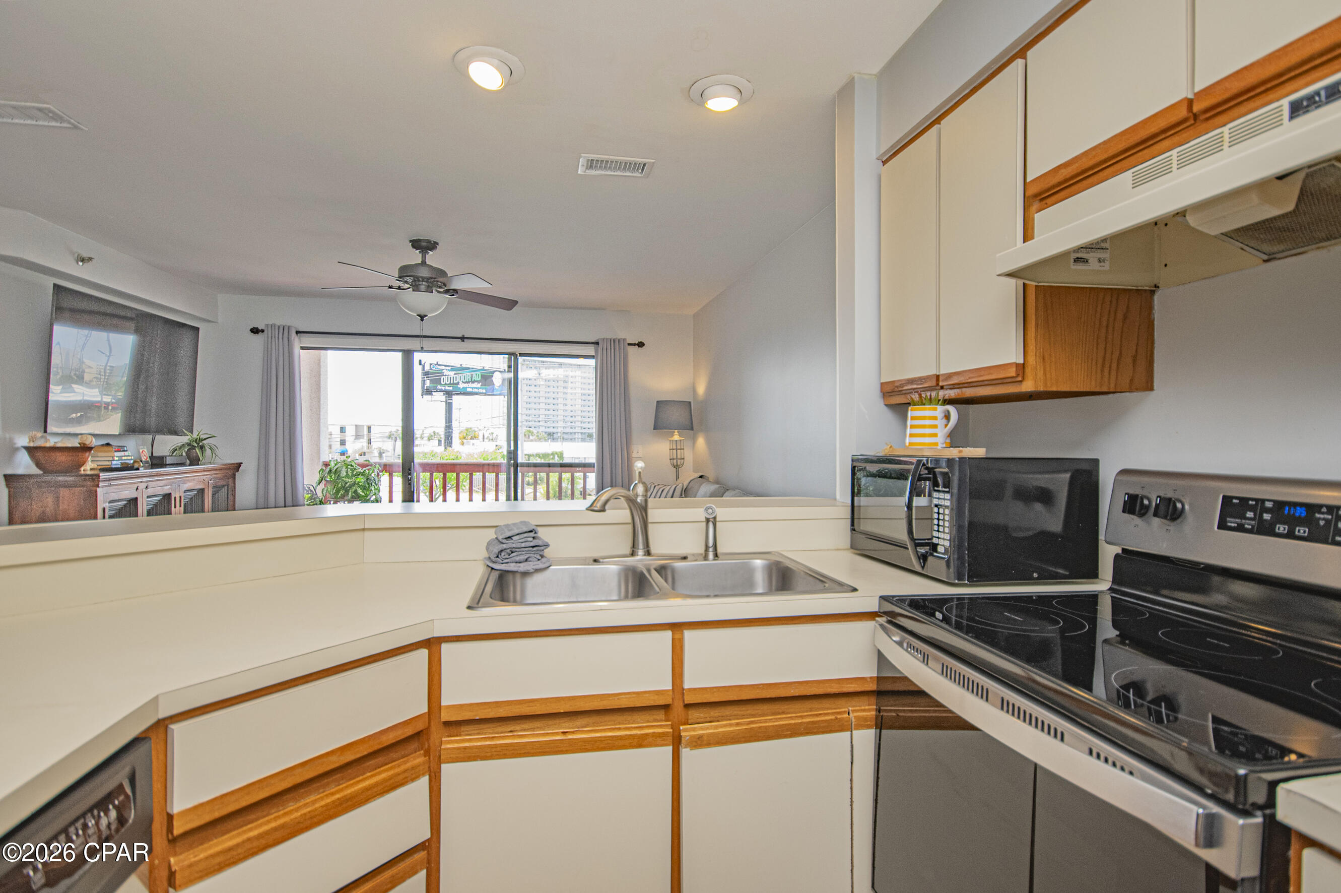 Image 10 For 8730 Thomas Drive 1207b