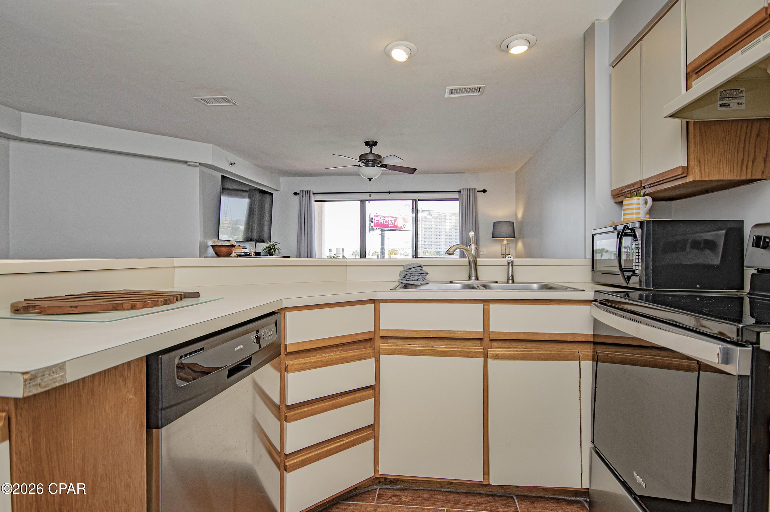Image 11 For 8730 Thomas Drive 1207b
