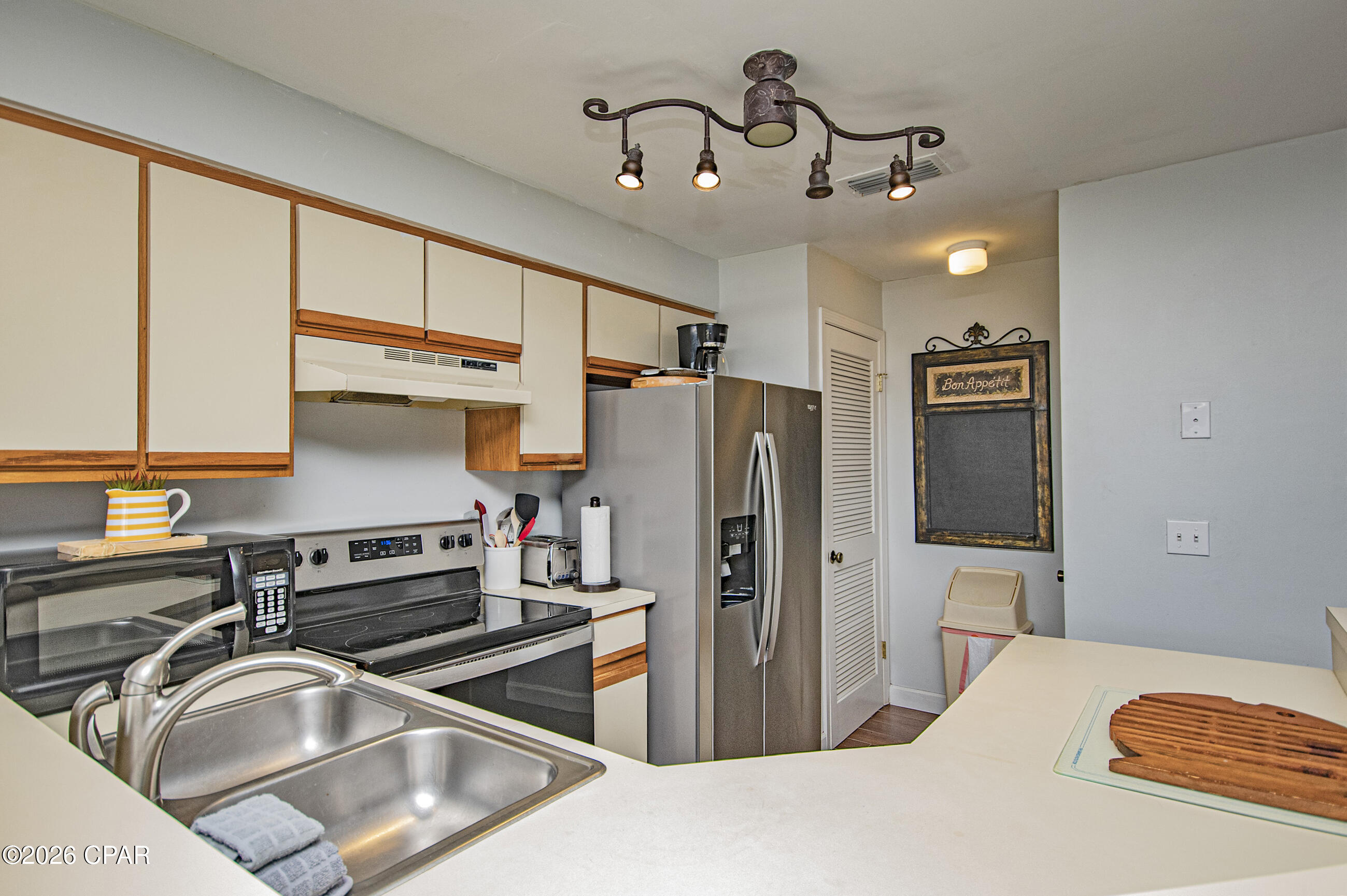 Image 13 For 8730 Thomas Drive 1207b