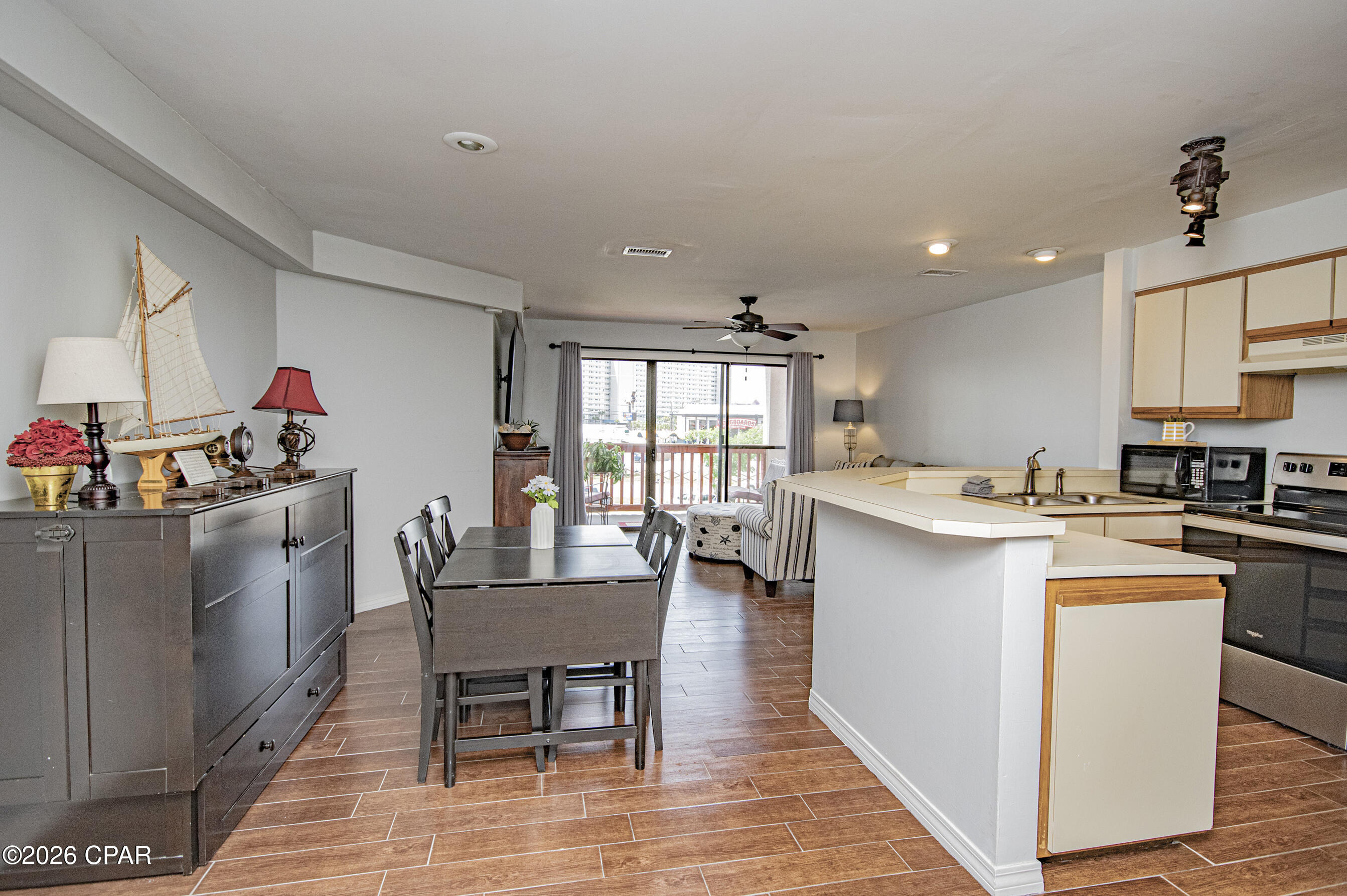 Image 19 For 8730 Thomas Drive 1207b