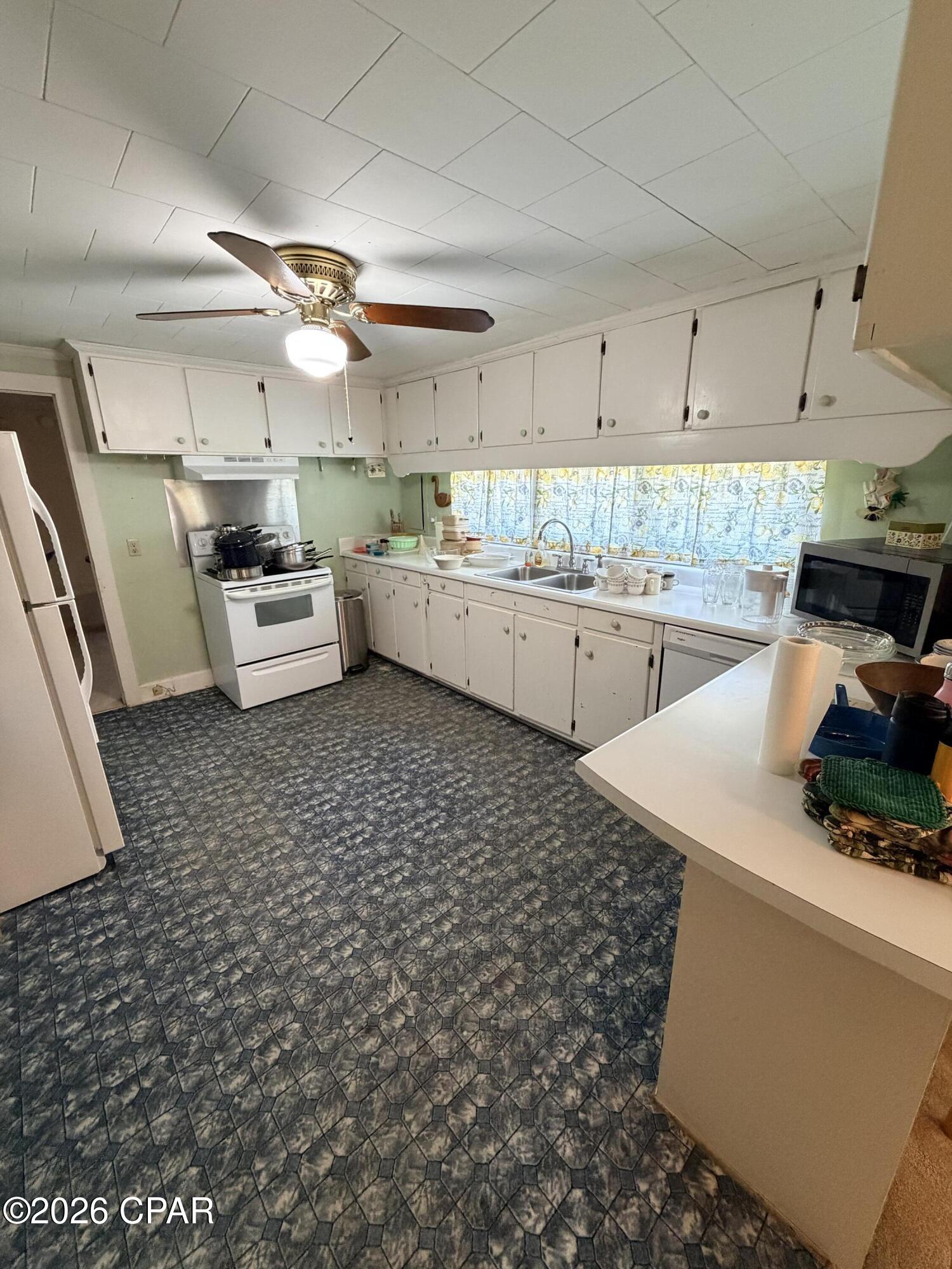 Listing photo id 10 for 5373 8th Street