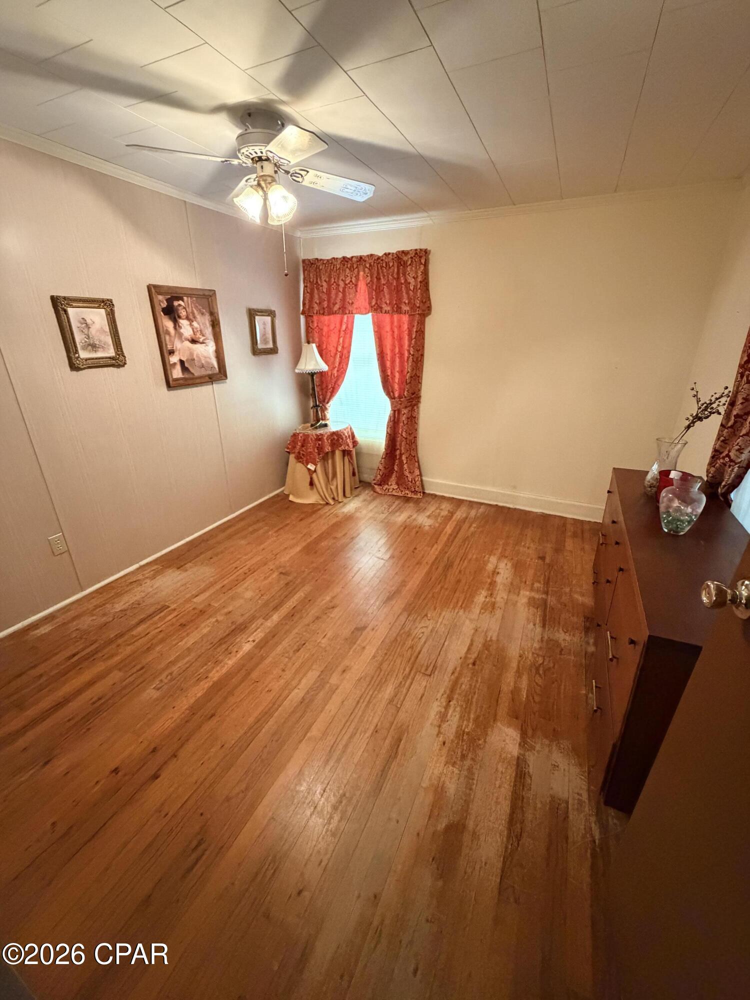 Listing photo id 12 for 5373 8th Street