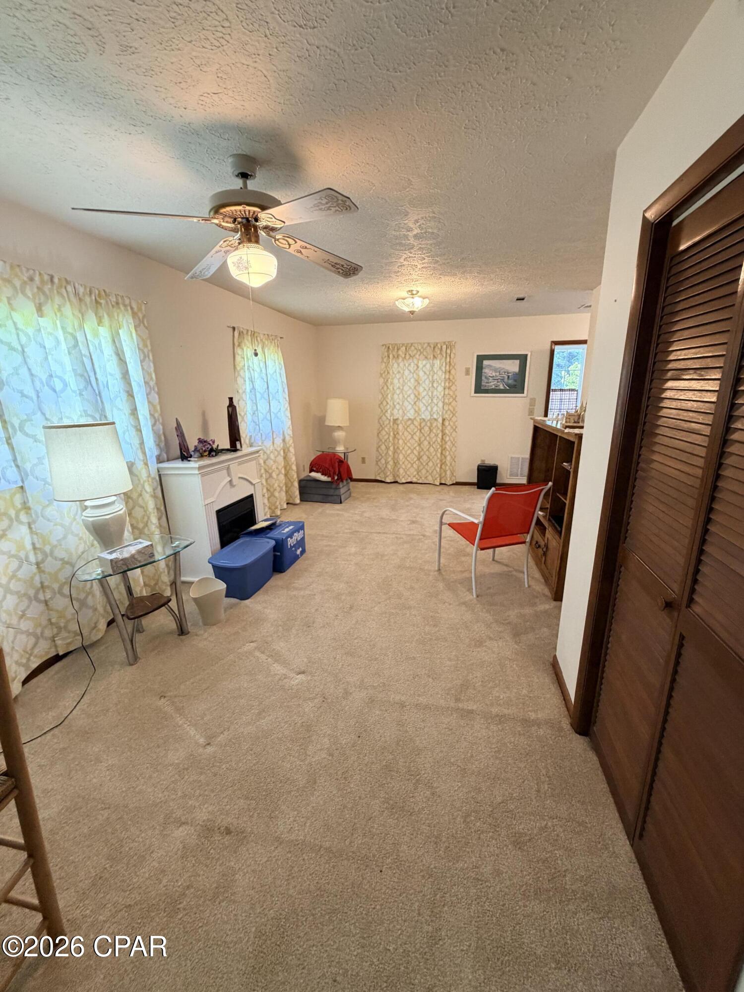 Listing photo id 9 for 5373 8th Street
