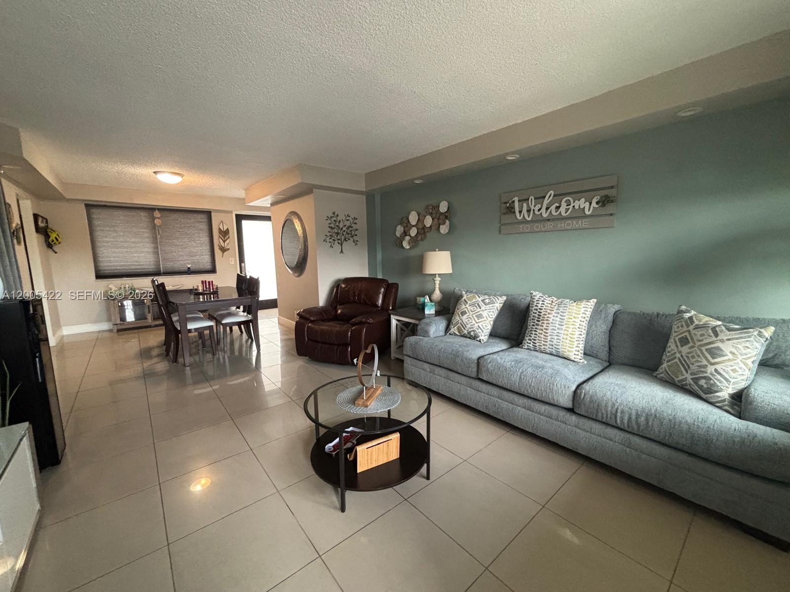 Yacht Club Condo (The)