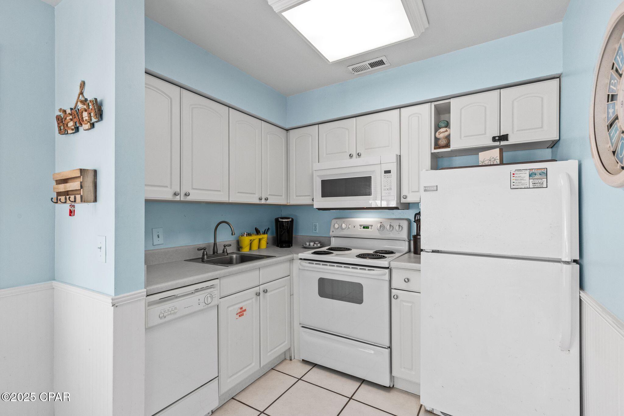 Listing photo id 13 for 4114 Holiday Drive 15