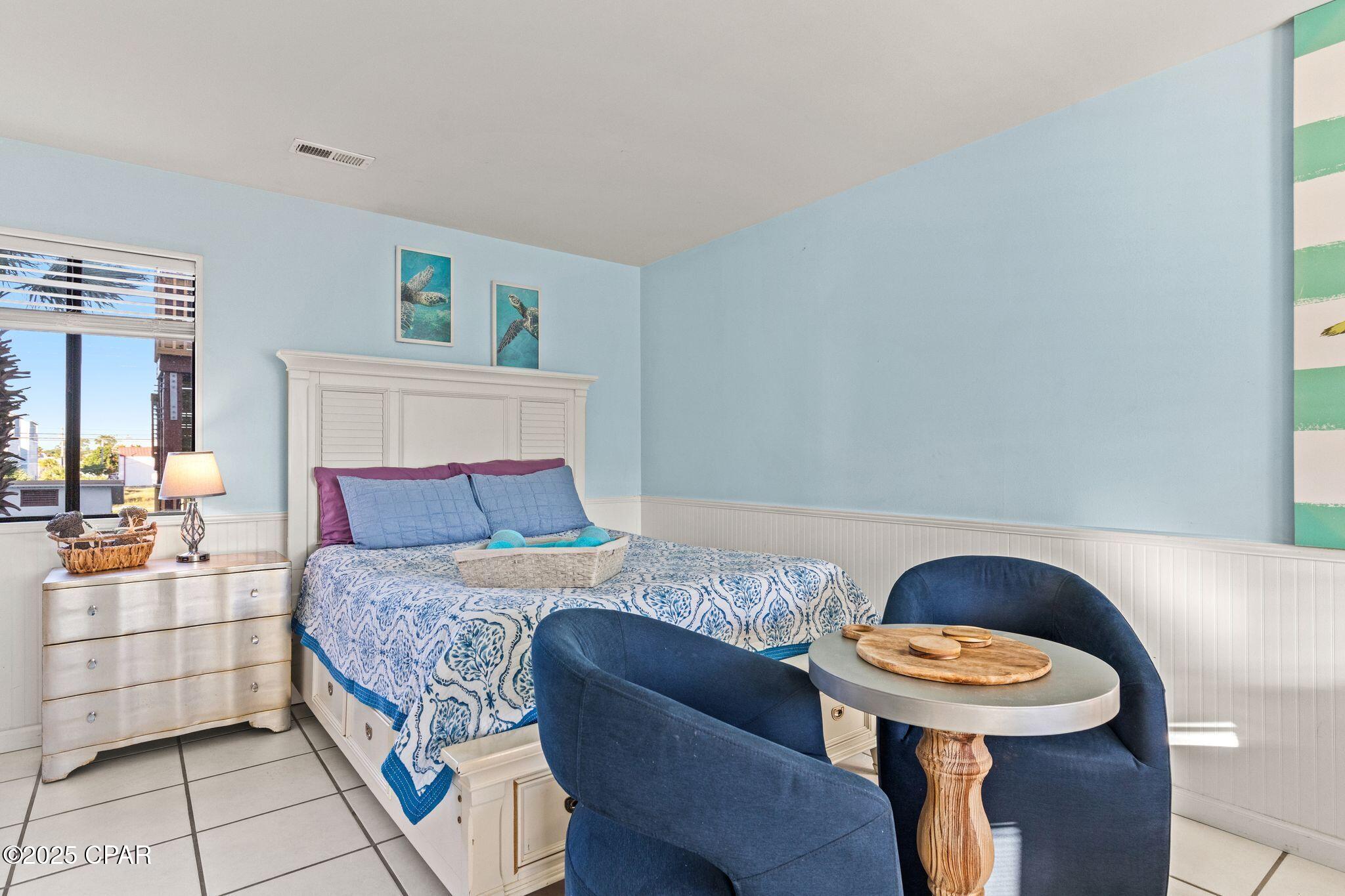 Listing photo id 6 for 4114 Holiday Drive 15