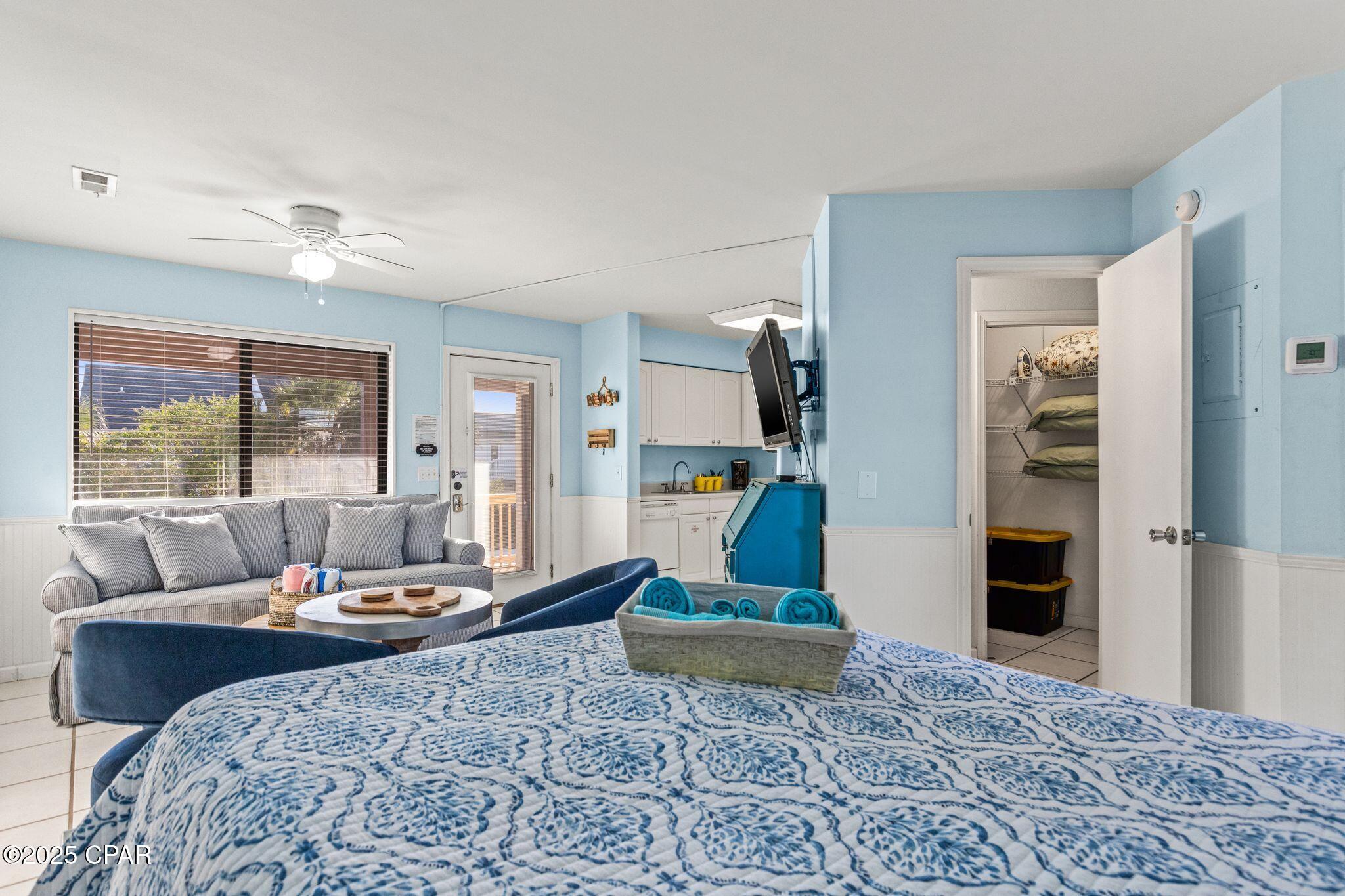 Listing photo id 7 for 4114 Holiday Drive 15