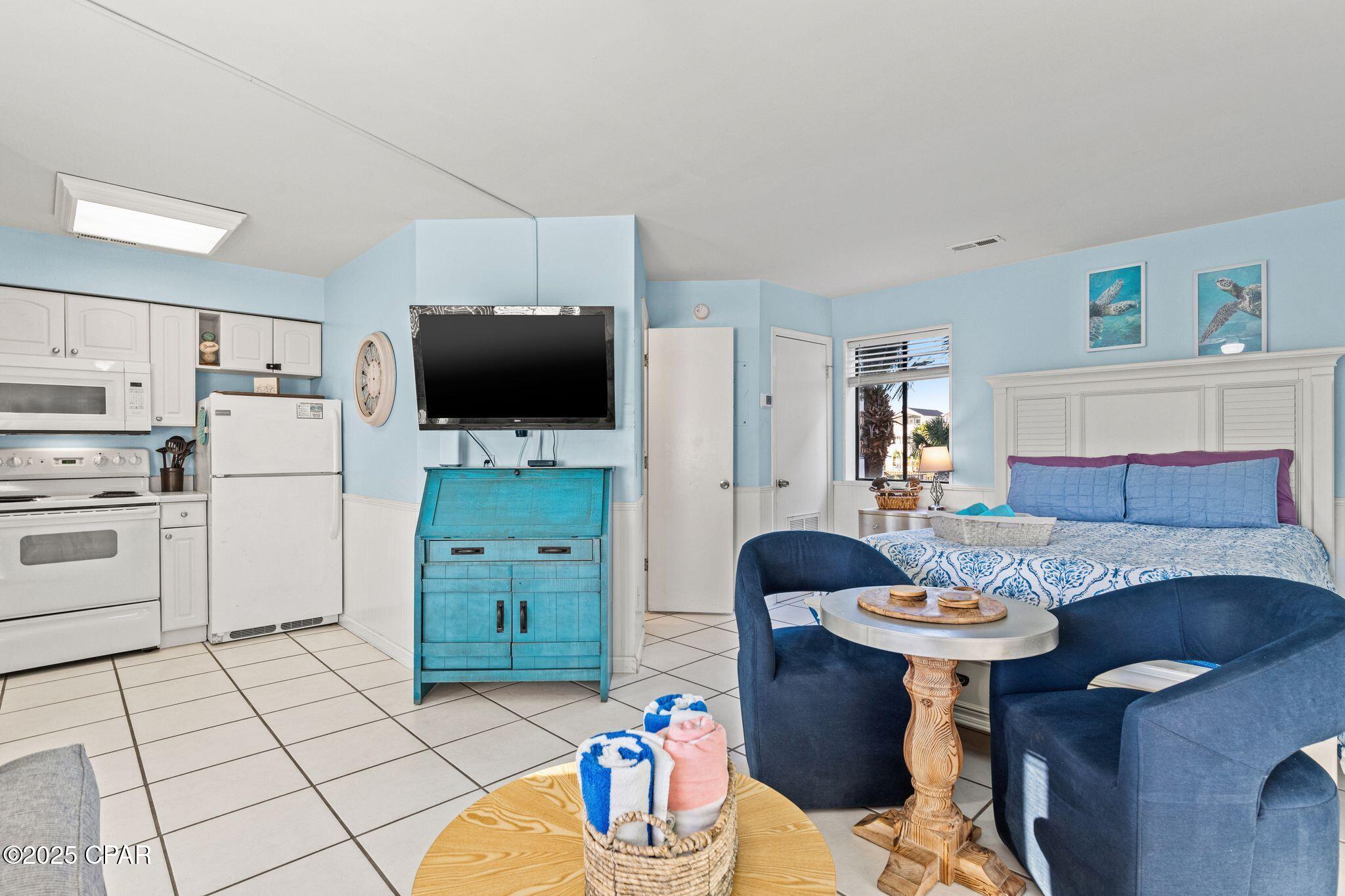 Listing photo id 8 for 4114 Holiday Drive 15