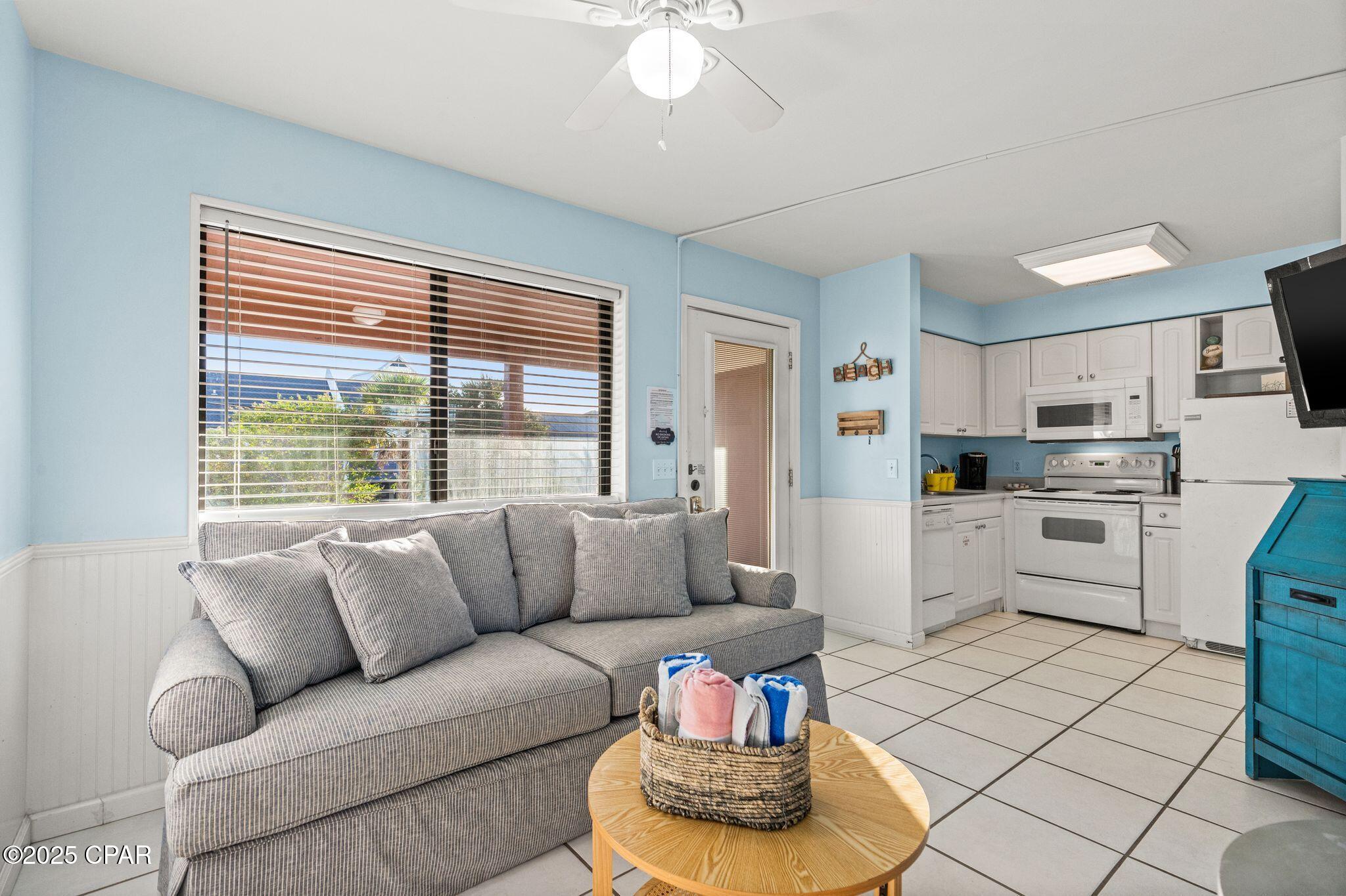Listing photo id 9 for 4114 Holiday Drive 15