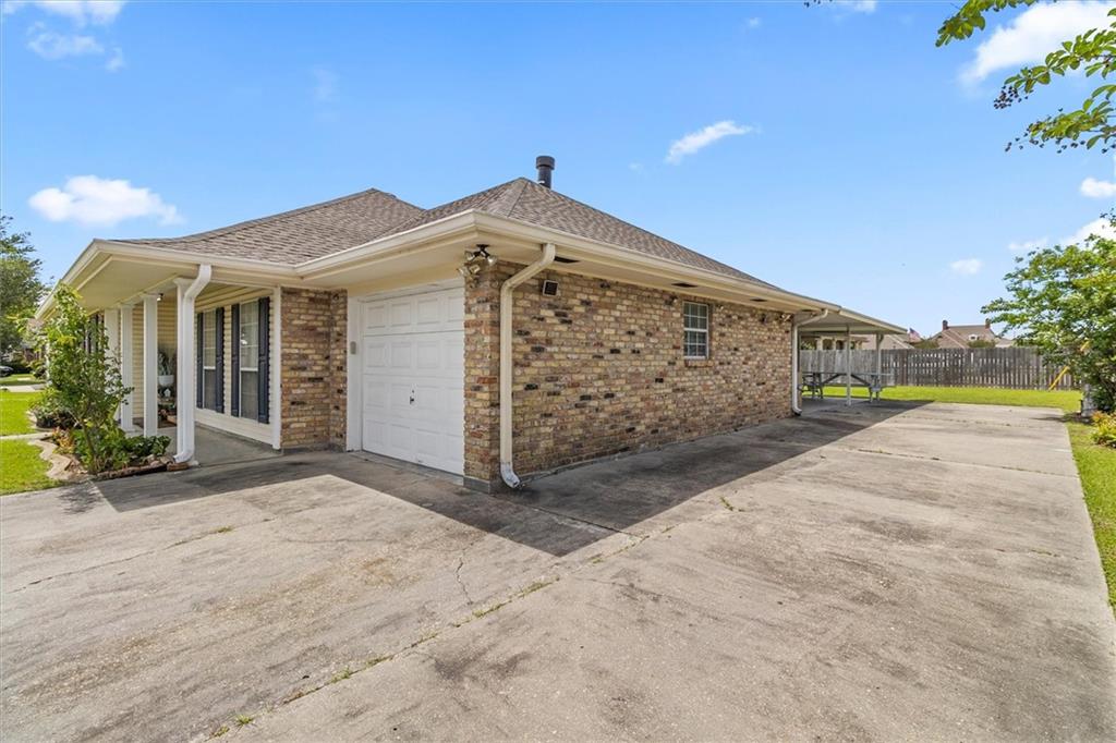 Homes for sale in Houma, LA | 2 Cobblestone, W Dr, Houma, LA 70360 | MLS# 2554046