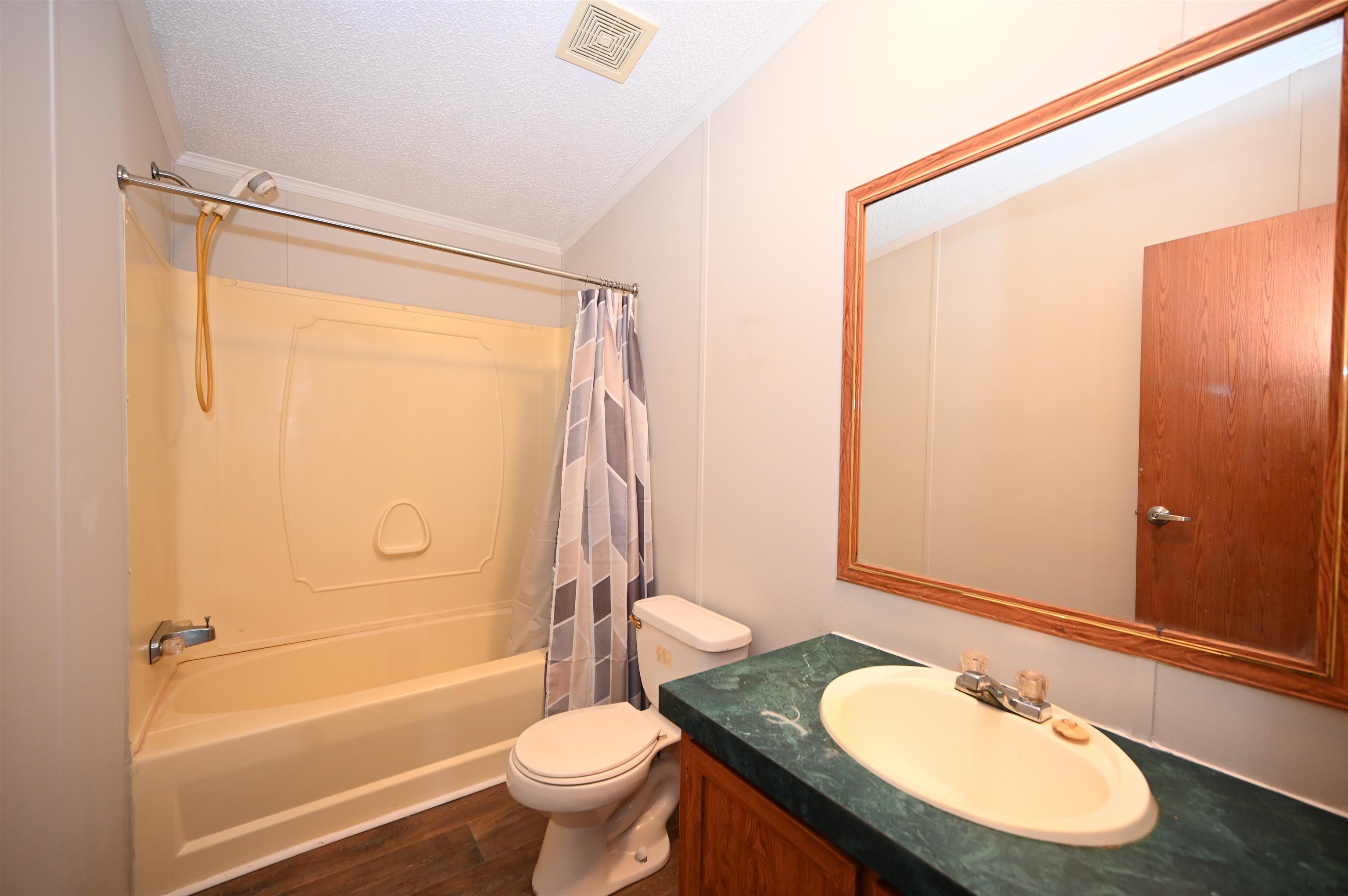 2610370 | Photo 25