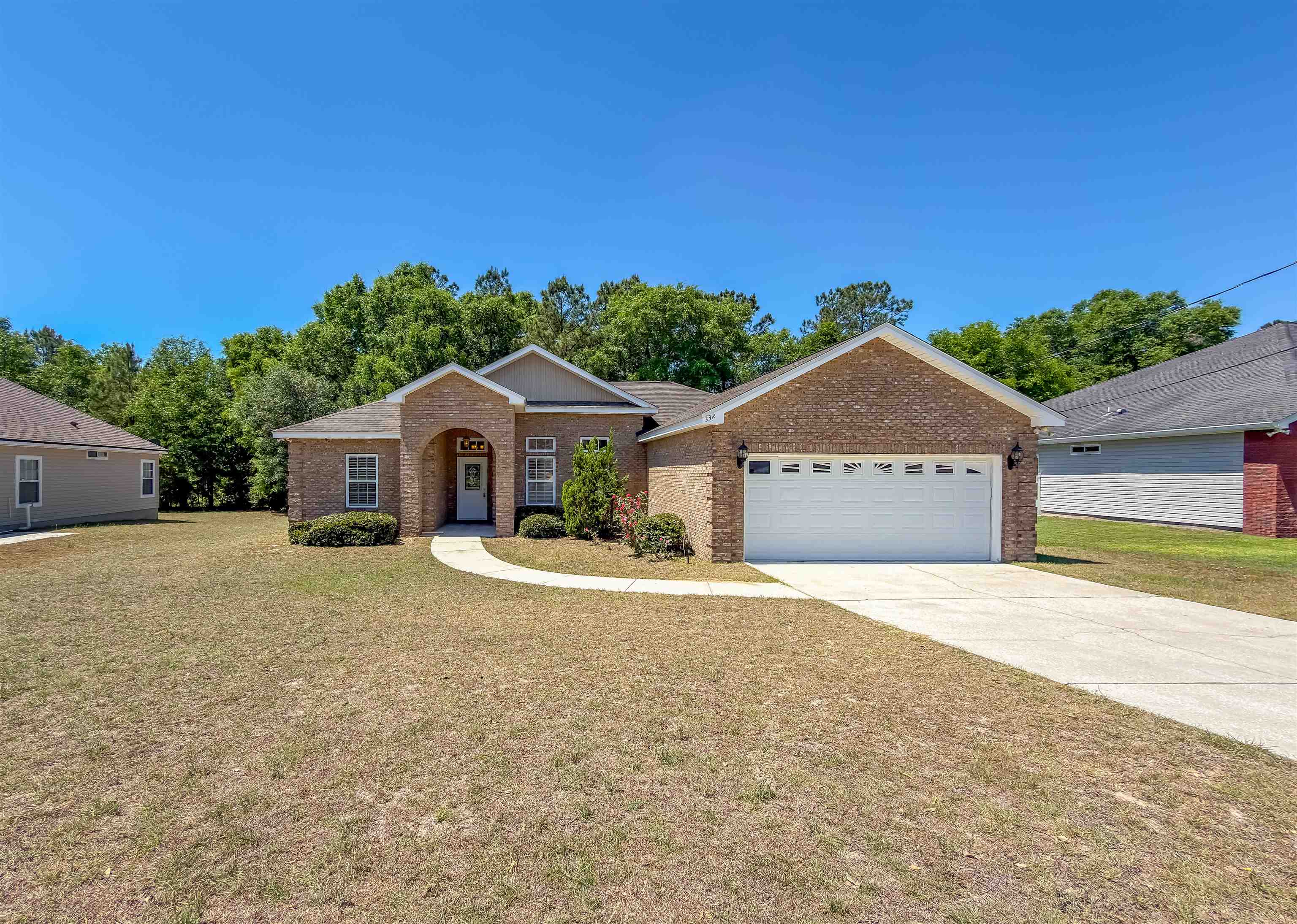 332  Sand Pine Circle , Midway, FL, 
