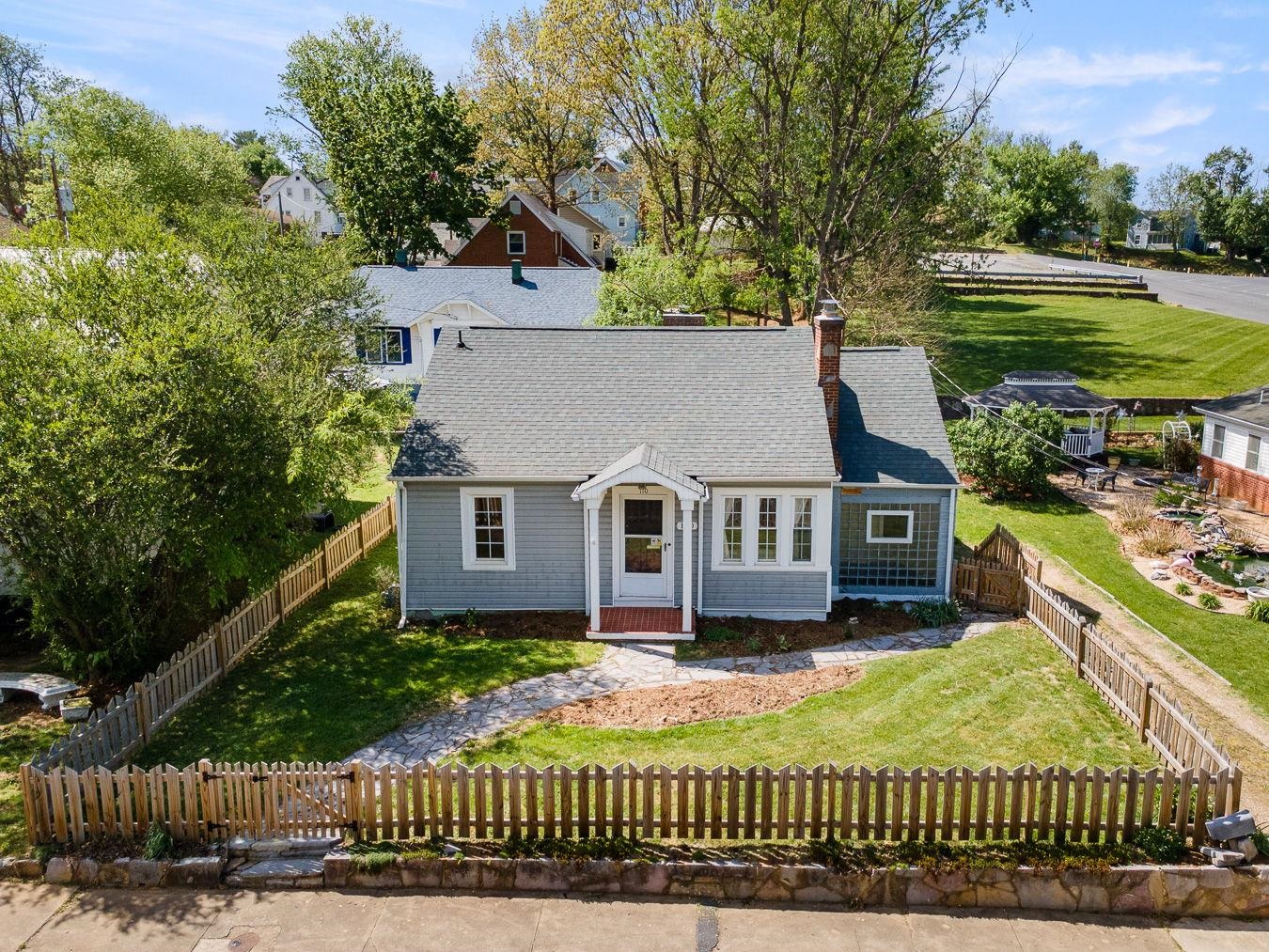 110 HAYS AVE exterior