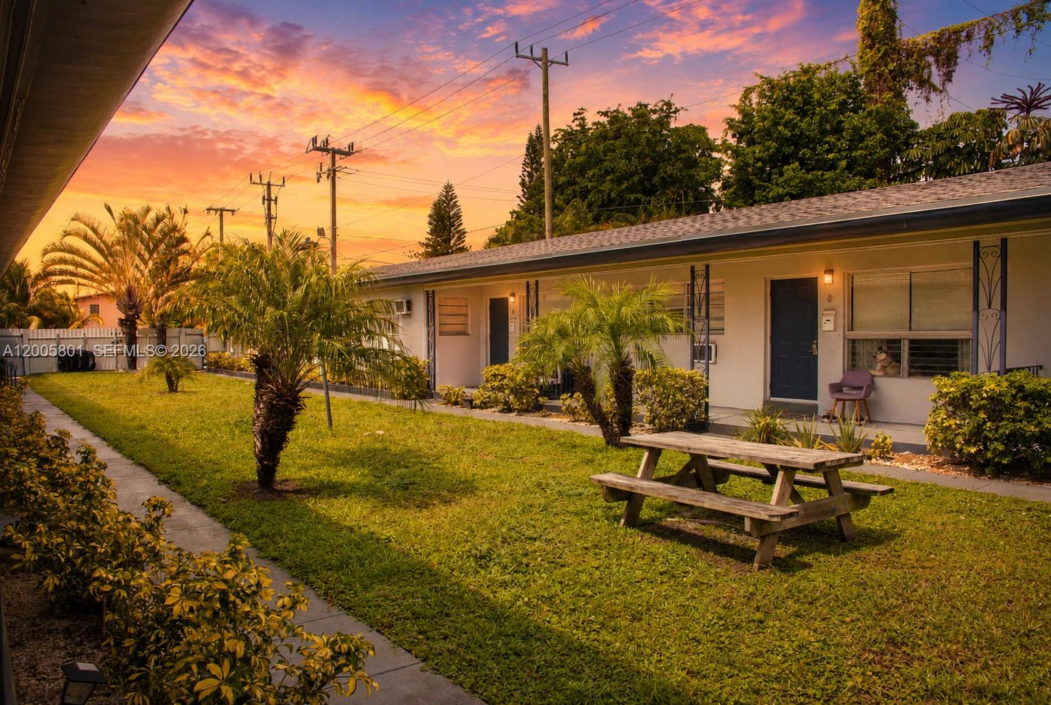 Hollywood Little Ranches