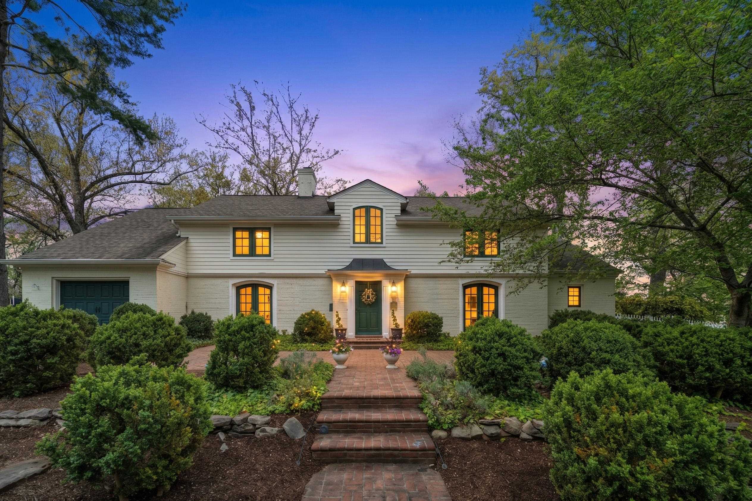 633 OAK AVE, Waynesboro, VA 22980