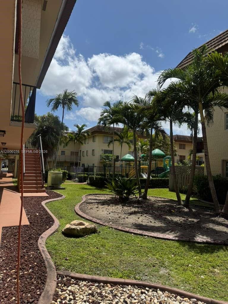 Courtyards At Kendall Con