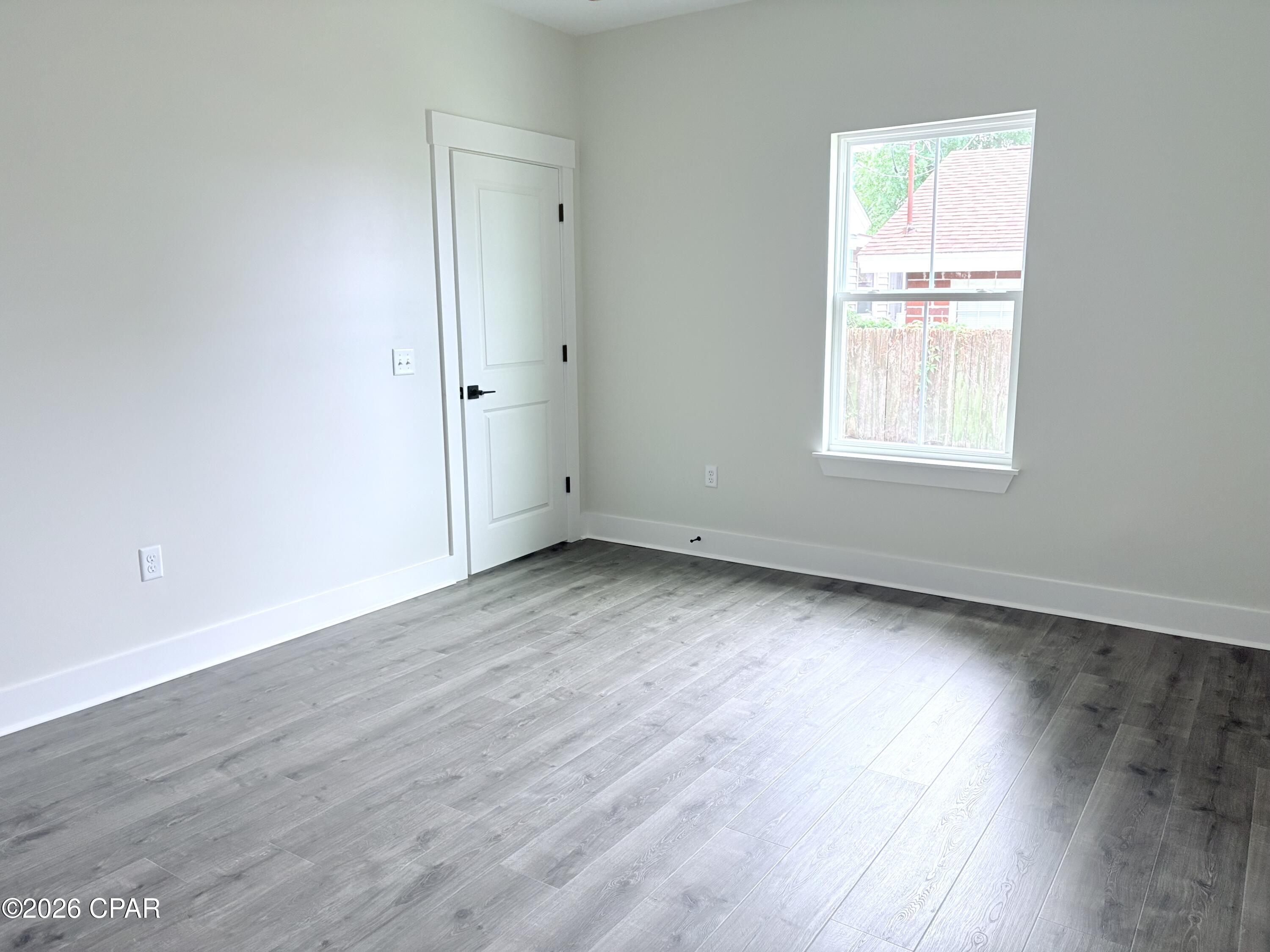 Image 10 For 827 Grace Avenue