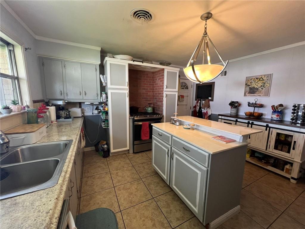 Photo 3 of Sale Pending at 1125 West Dr, Westwego, LA 70094 | MLS# 2554422 | Listing updated on 2026-09-02