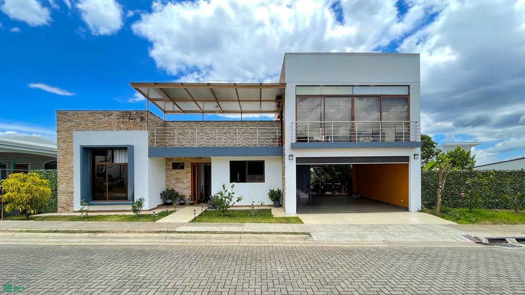 4 bed Single Family Homes For Sale in Grecia, Alajuela - 1