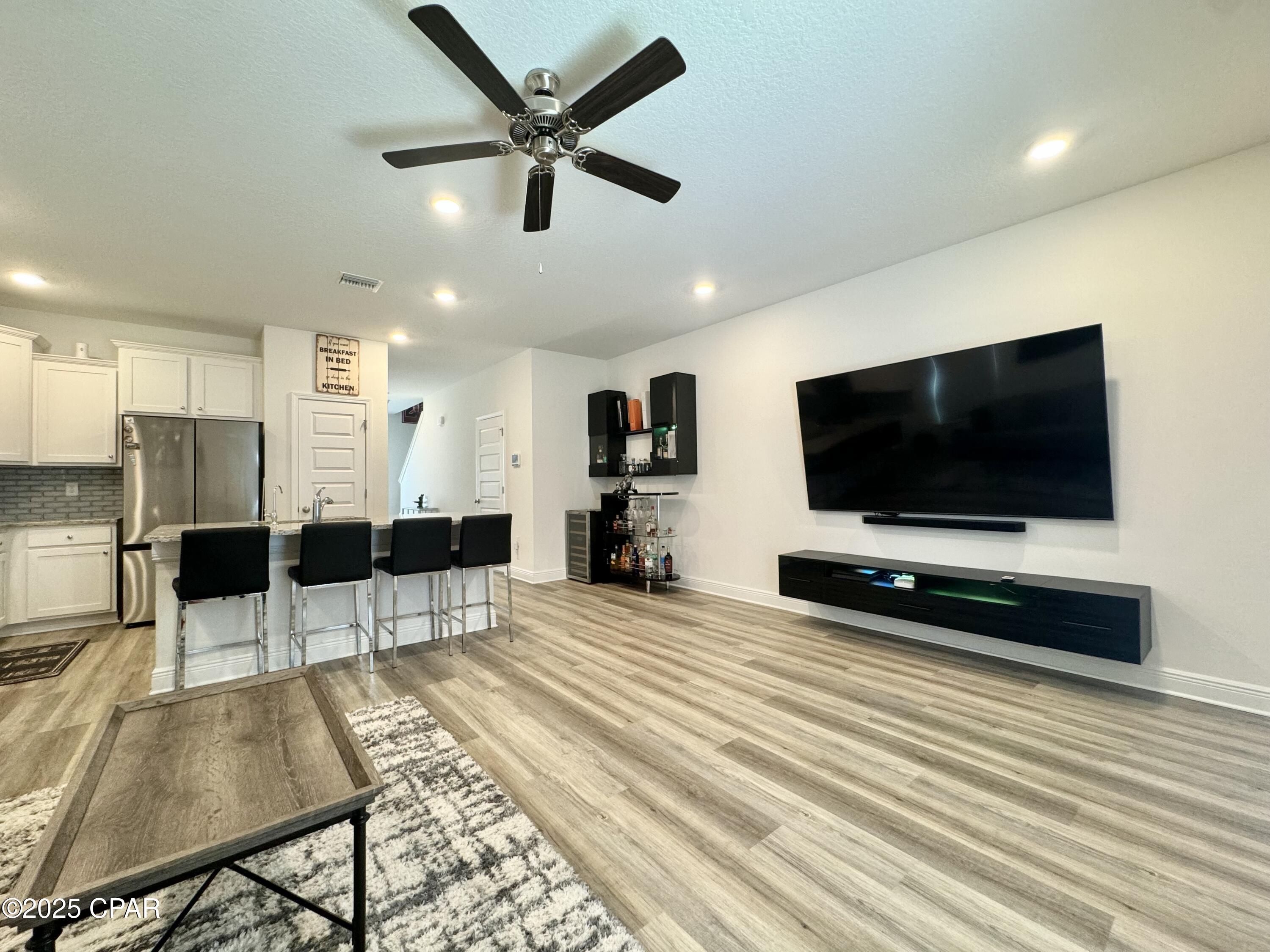 Image 3 For 560 Melrose Way