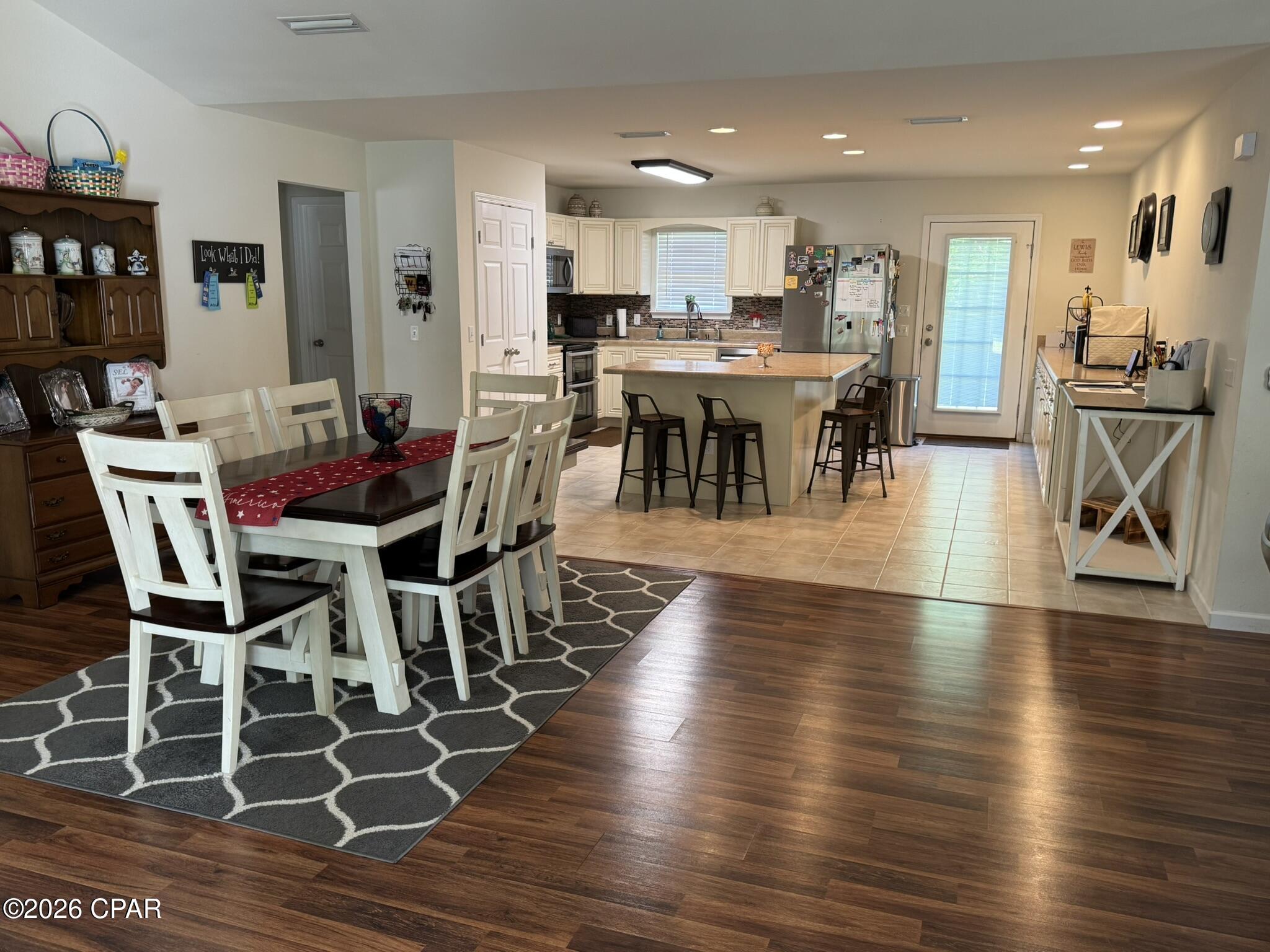 Listing photo id 6 for 3651 River Road