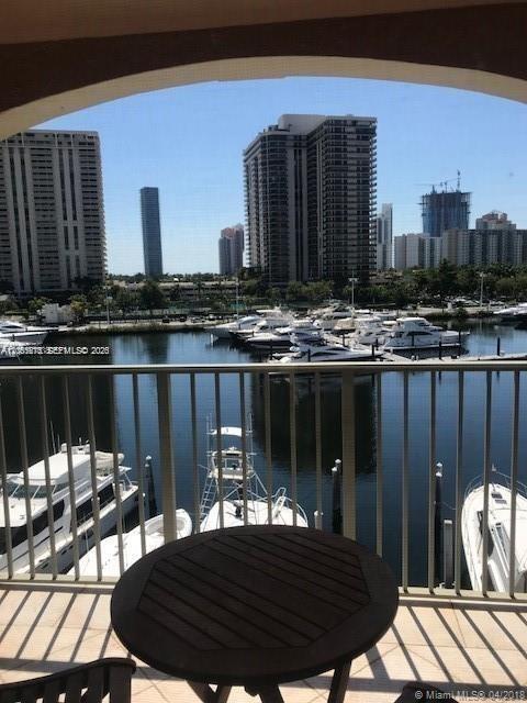 The Yacht Club At Aventur