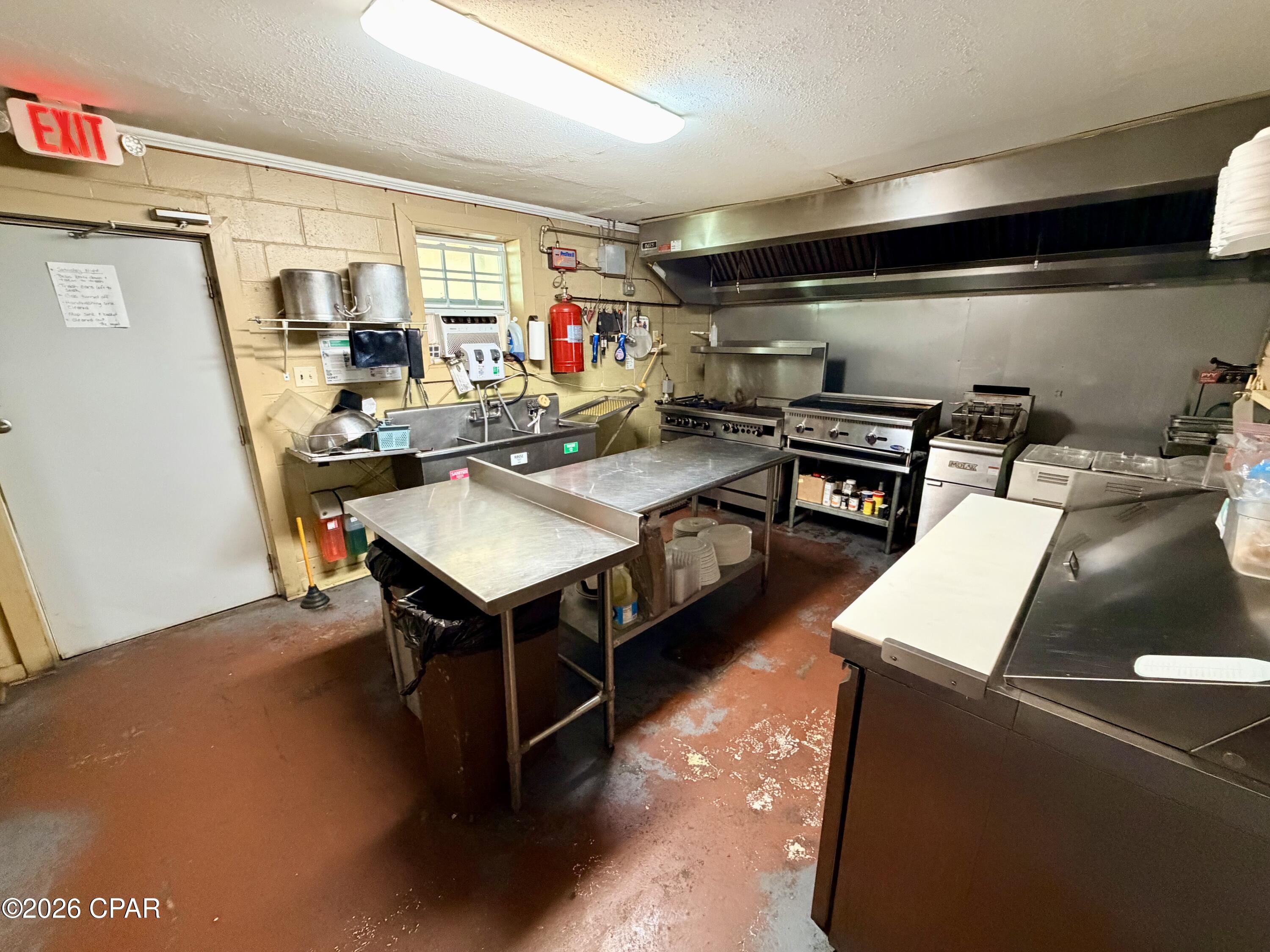 Listing photo id 12 for 5397 10th Street