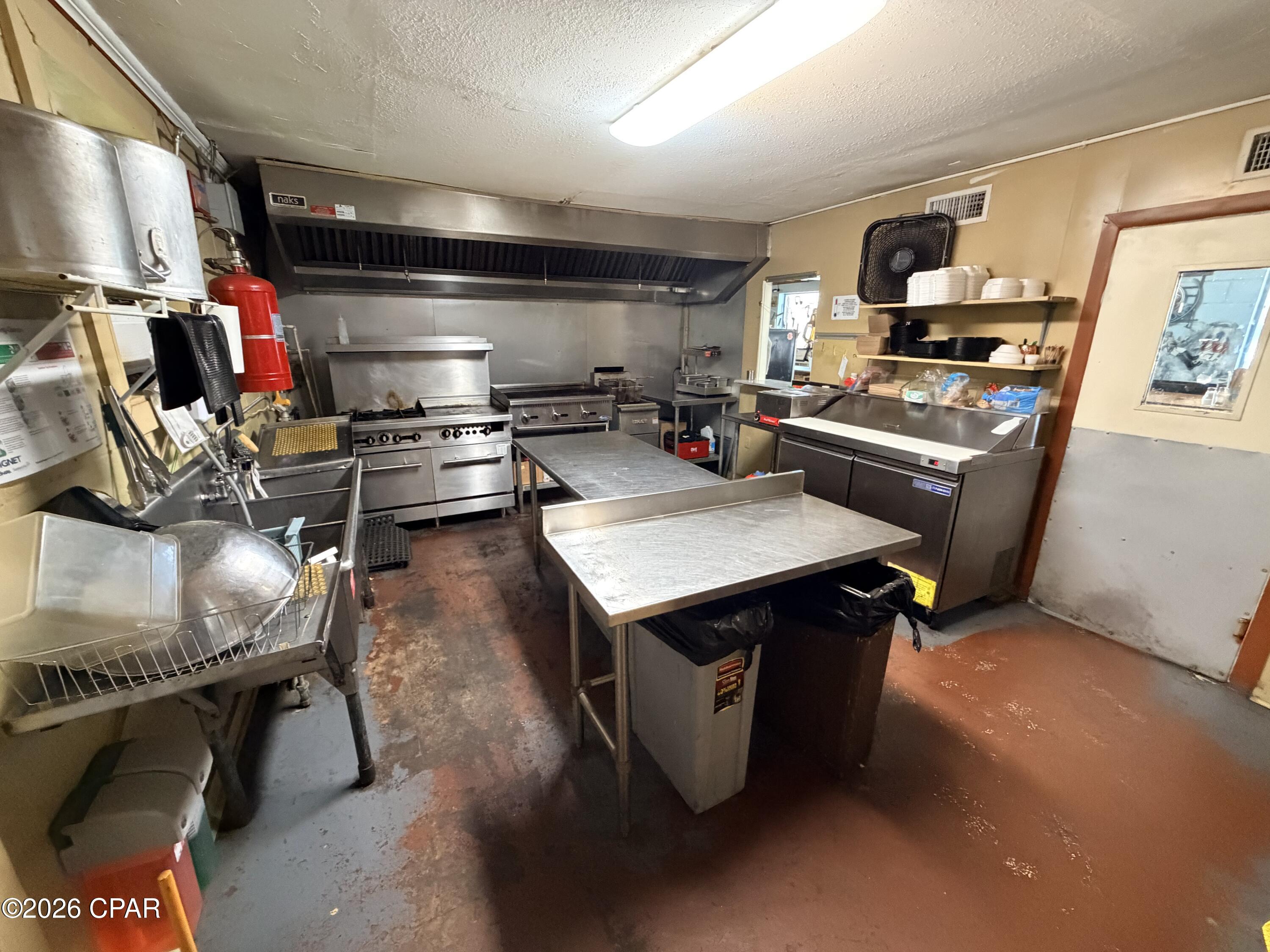 Listing photo id 13 for 5397 10th Street