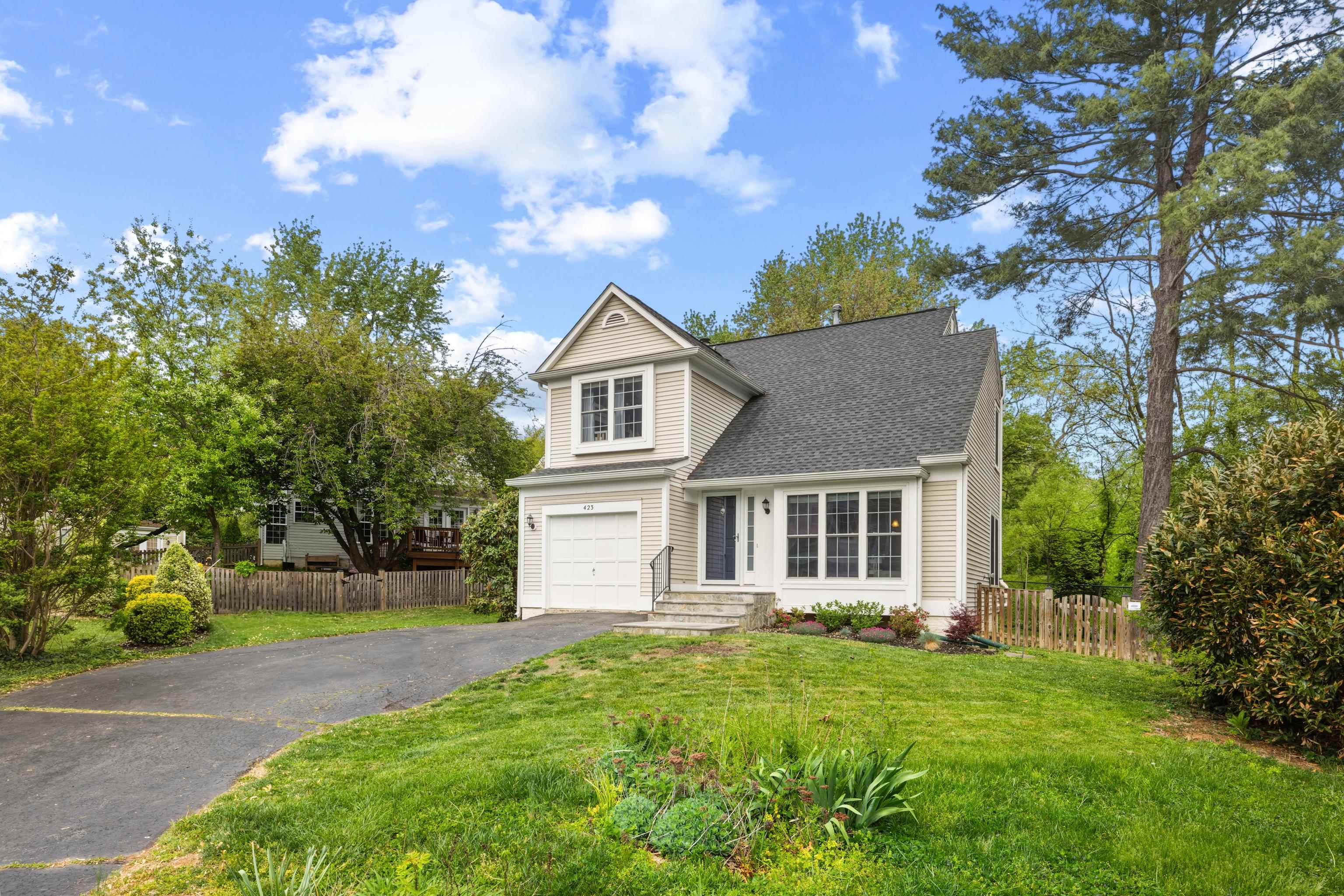 423 FOXRIDGE DR SW exterior