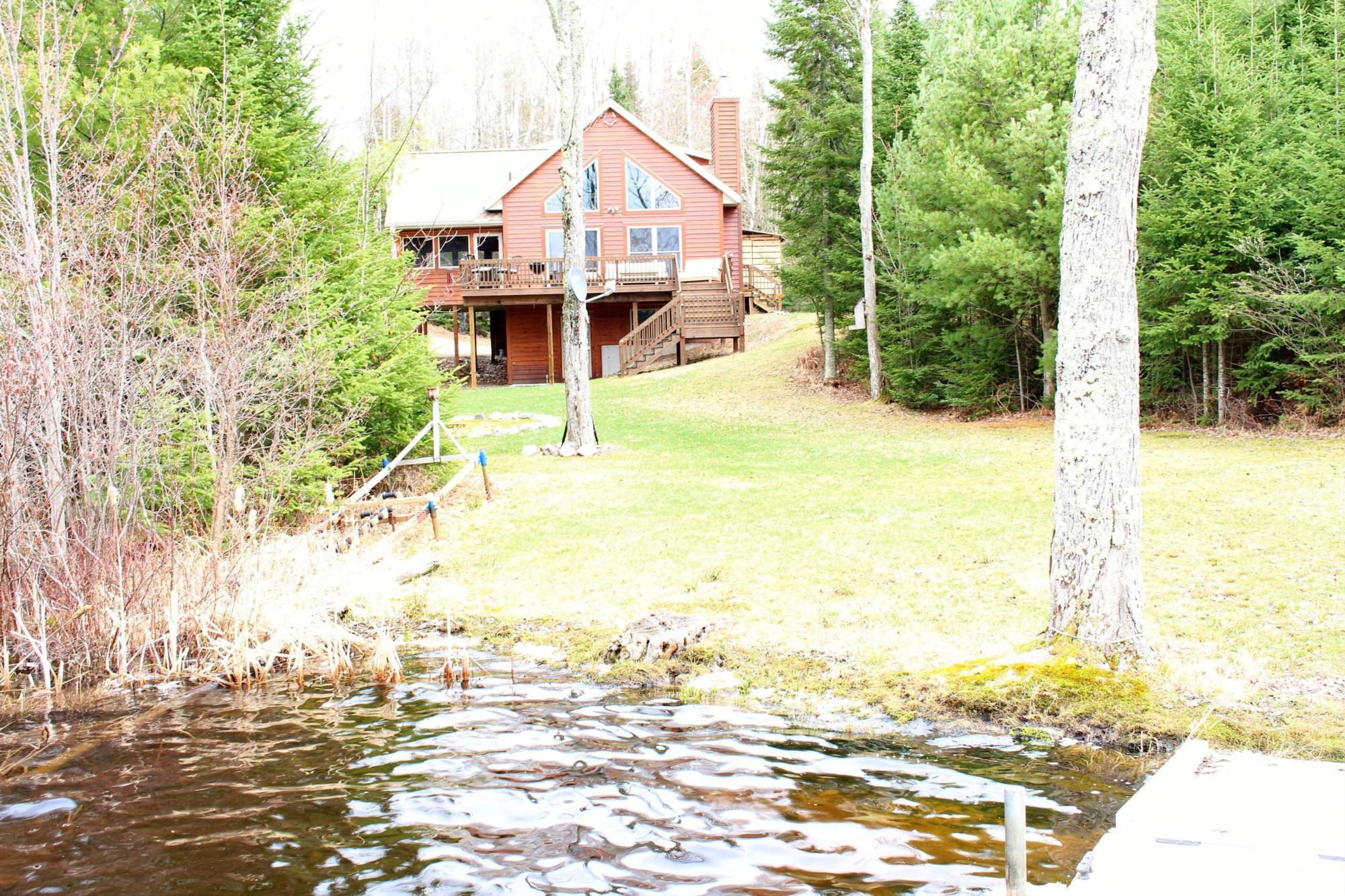 Undocumented Lake house picture