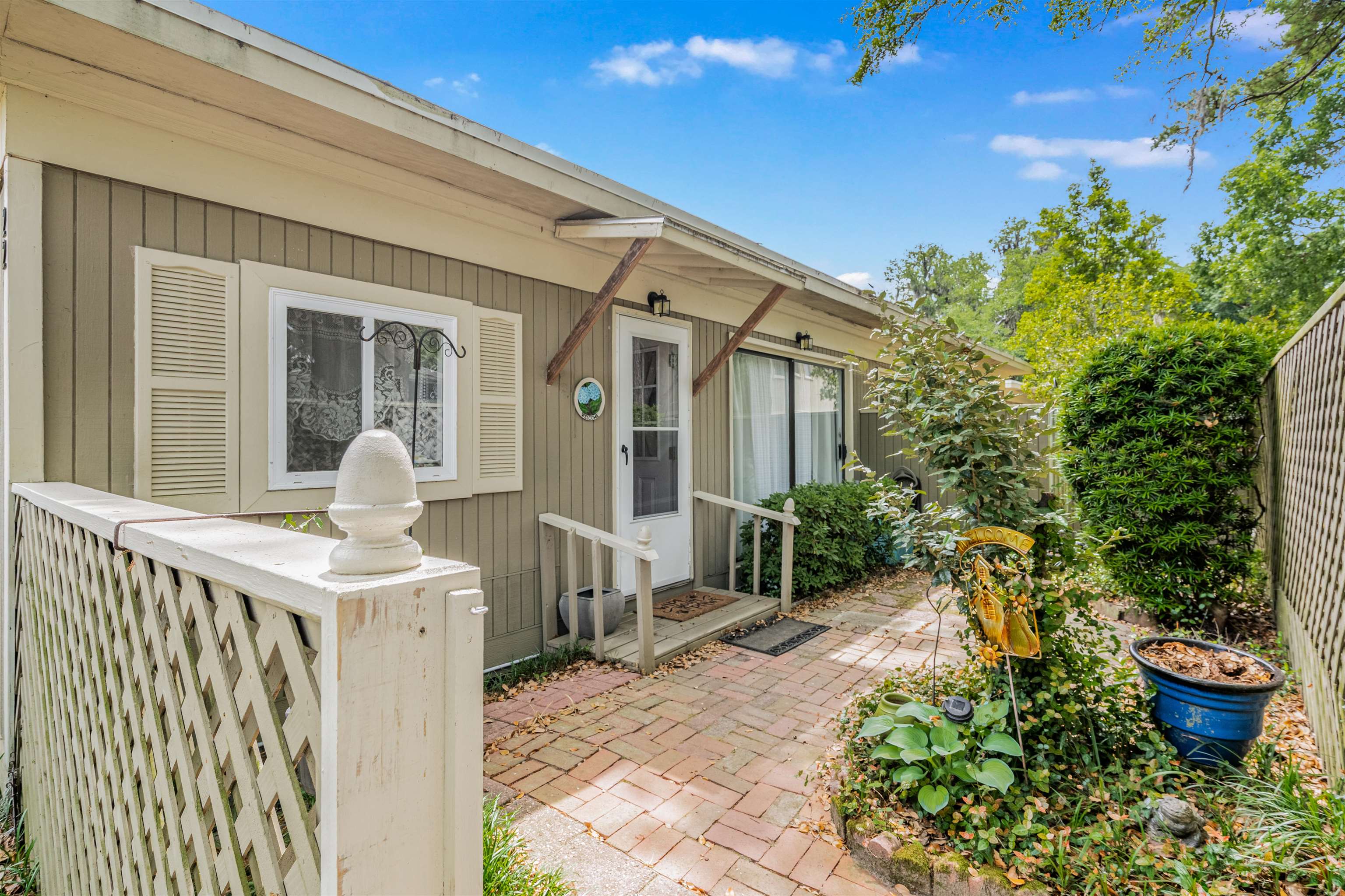 2610717
