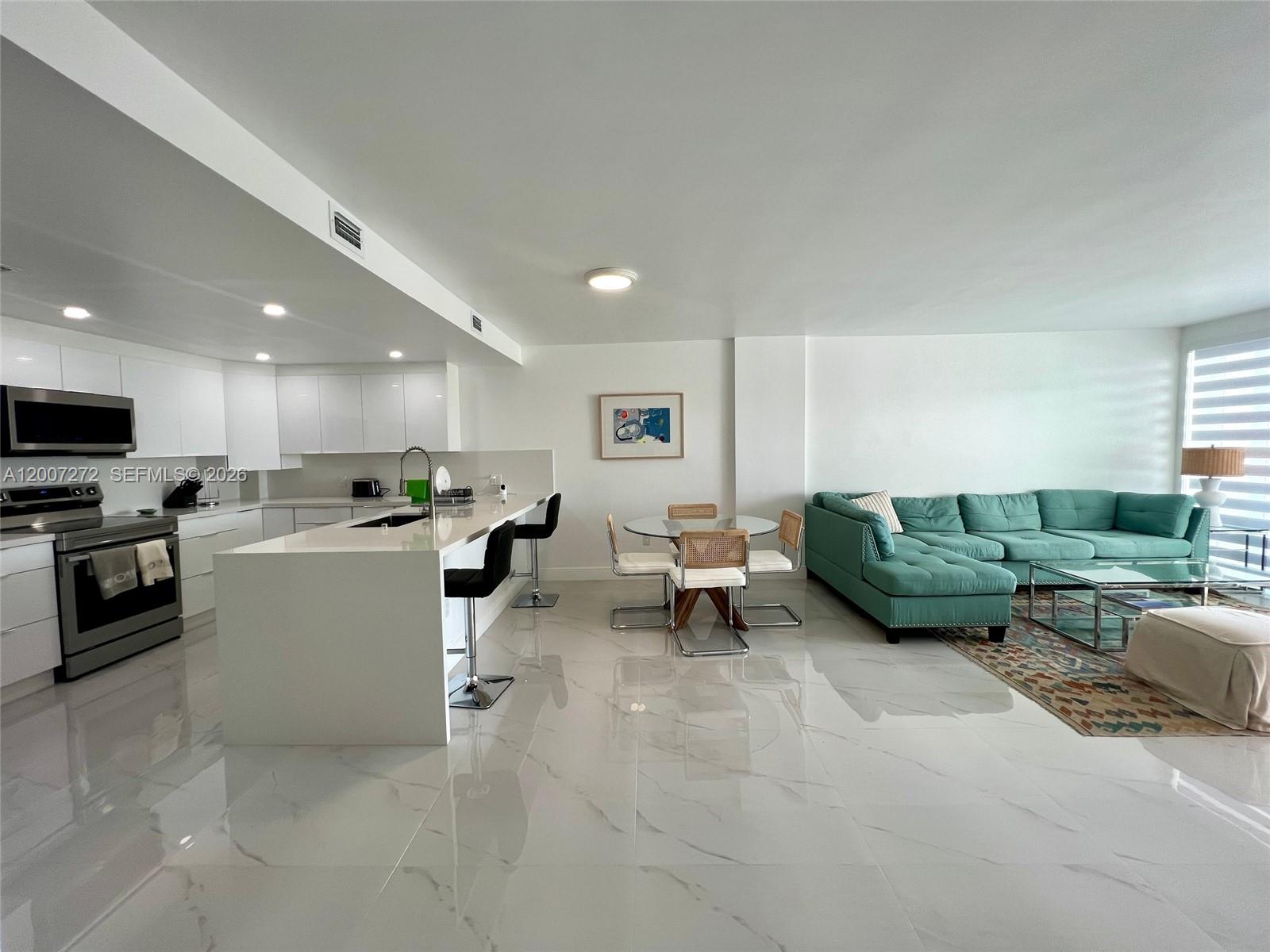 Commodore Club West Condo