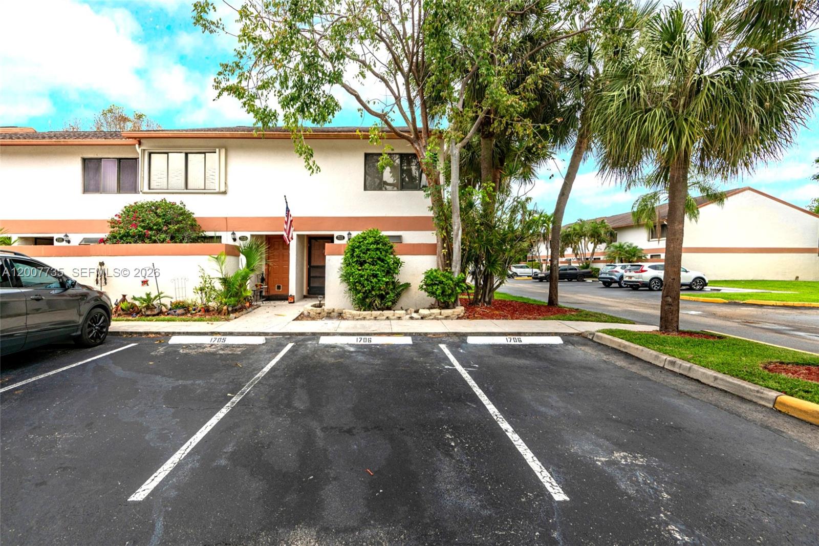 Homes for sale in Davie, FL | 7111 Sw 42nd Pl, Davie, FL 33314 | MLS# A12007735