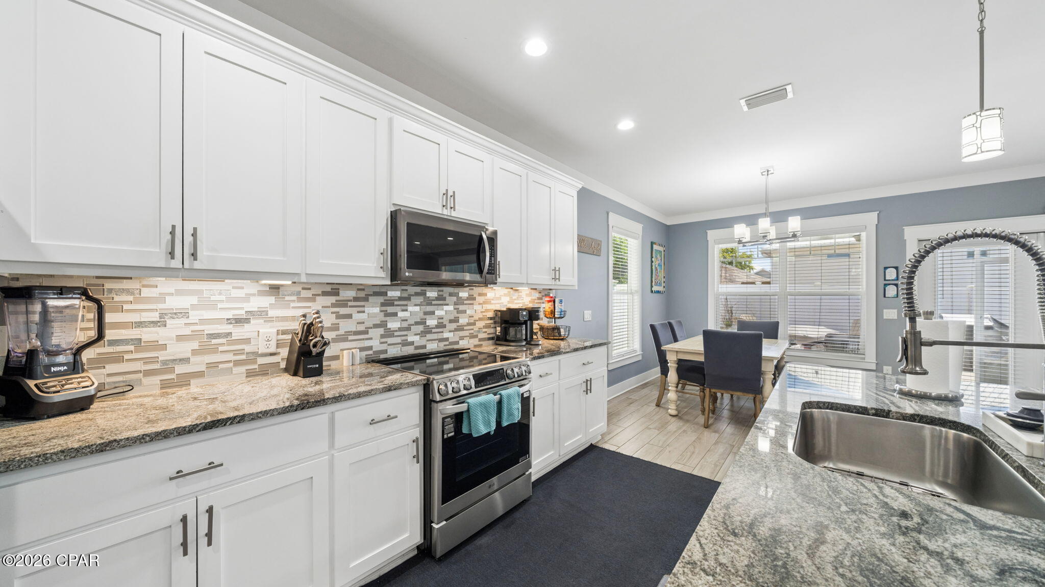 Image 7 For 330 Palm Drive