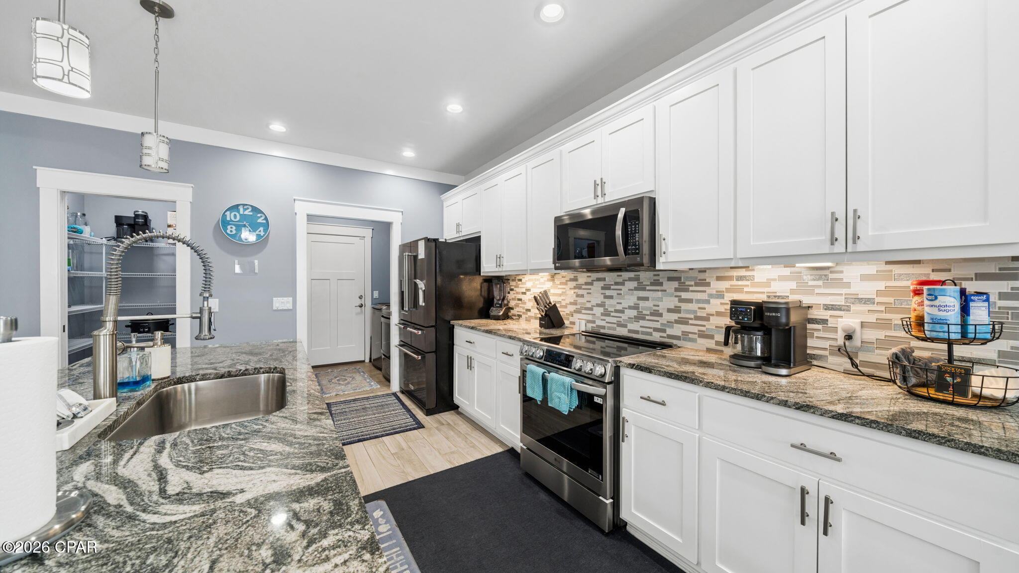 Image 8 For 330 Palm Drive