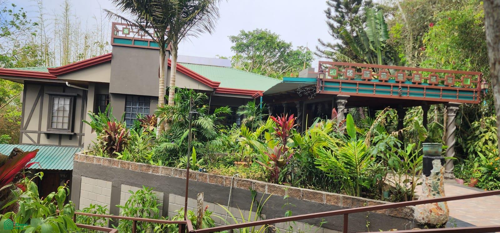 5 bed Single Family Homes For Sale in Ángeles, Alajuela - 1
