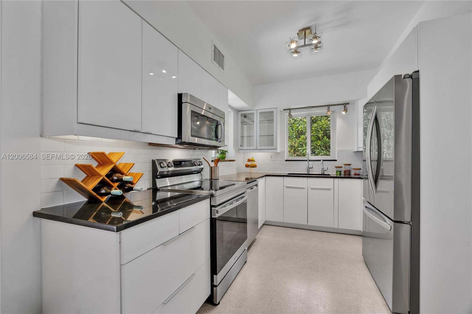Homes for sale in South Miami, FL | 5750 Sw 52Nd Ter, South Miami, FL 33155 | MLS# A12006584