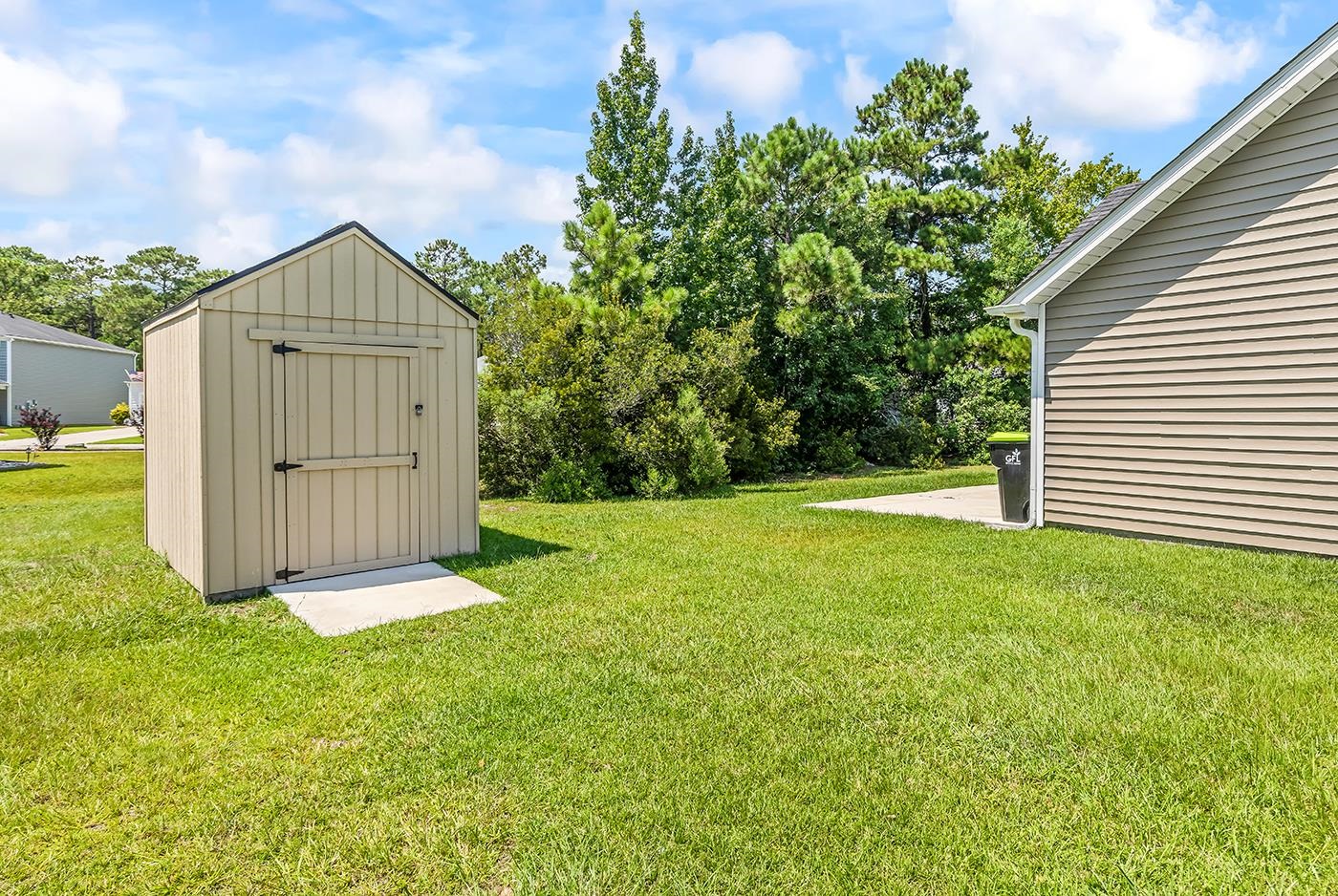 2241 Deerfield Ave.