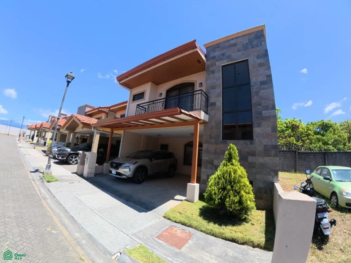 3 bed Single Family Homes For Sale in Santo Domingo, Heredia - 1