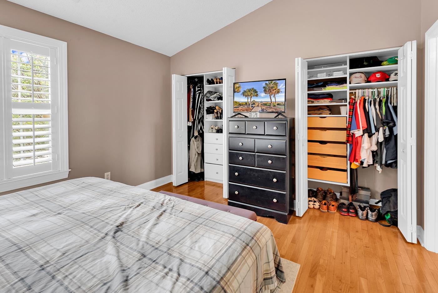 3555 Chestnut Dr. 