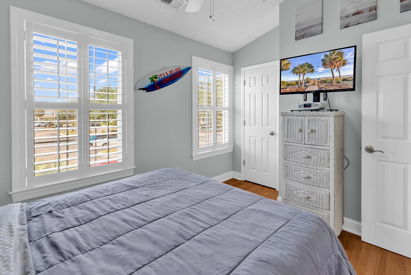 3555 Chestnut Dr. 